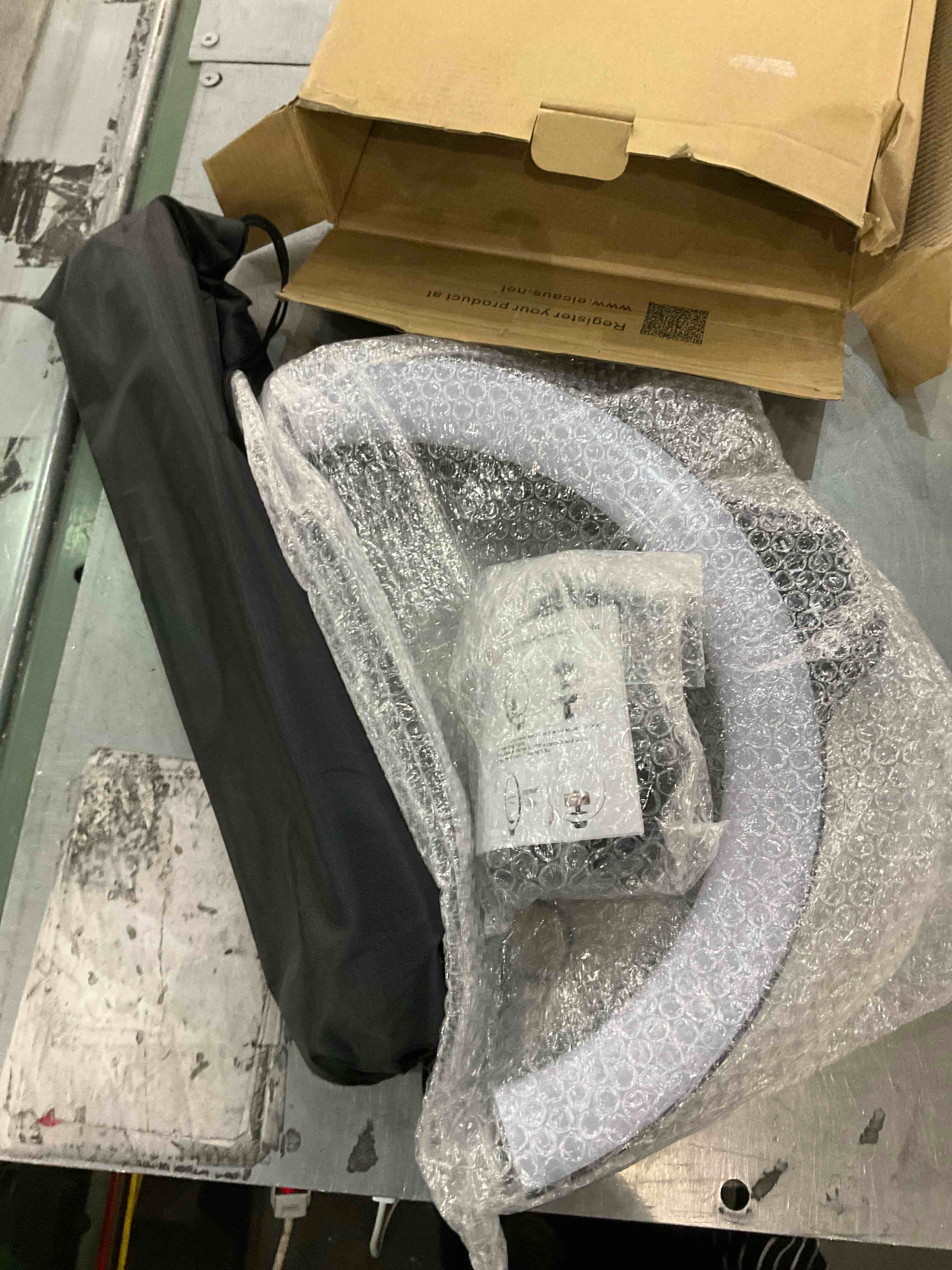 https://s3.amazonaws.com/lotting-images-prod/BargainHunt/EXS01287529_1712838498970.jpeg
