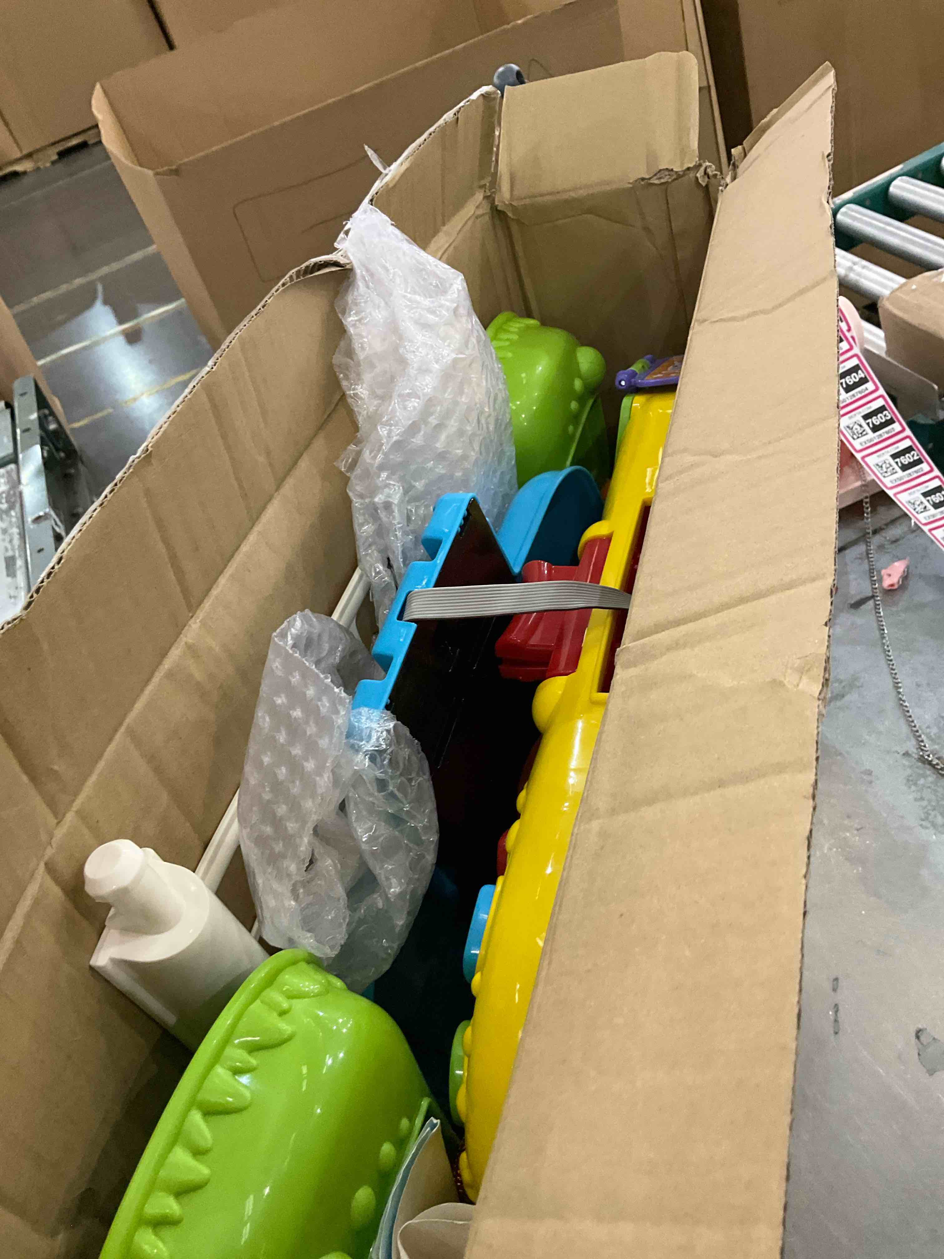 https://s3.amazonaws.com/lotting-images-prod/BargainHunt/EXS01287590_1712850475132.jpeg