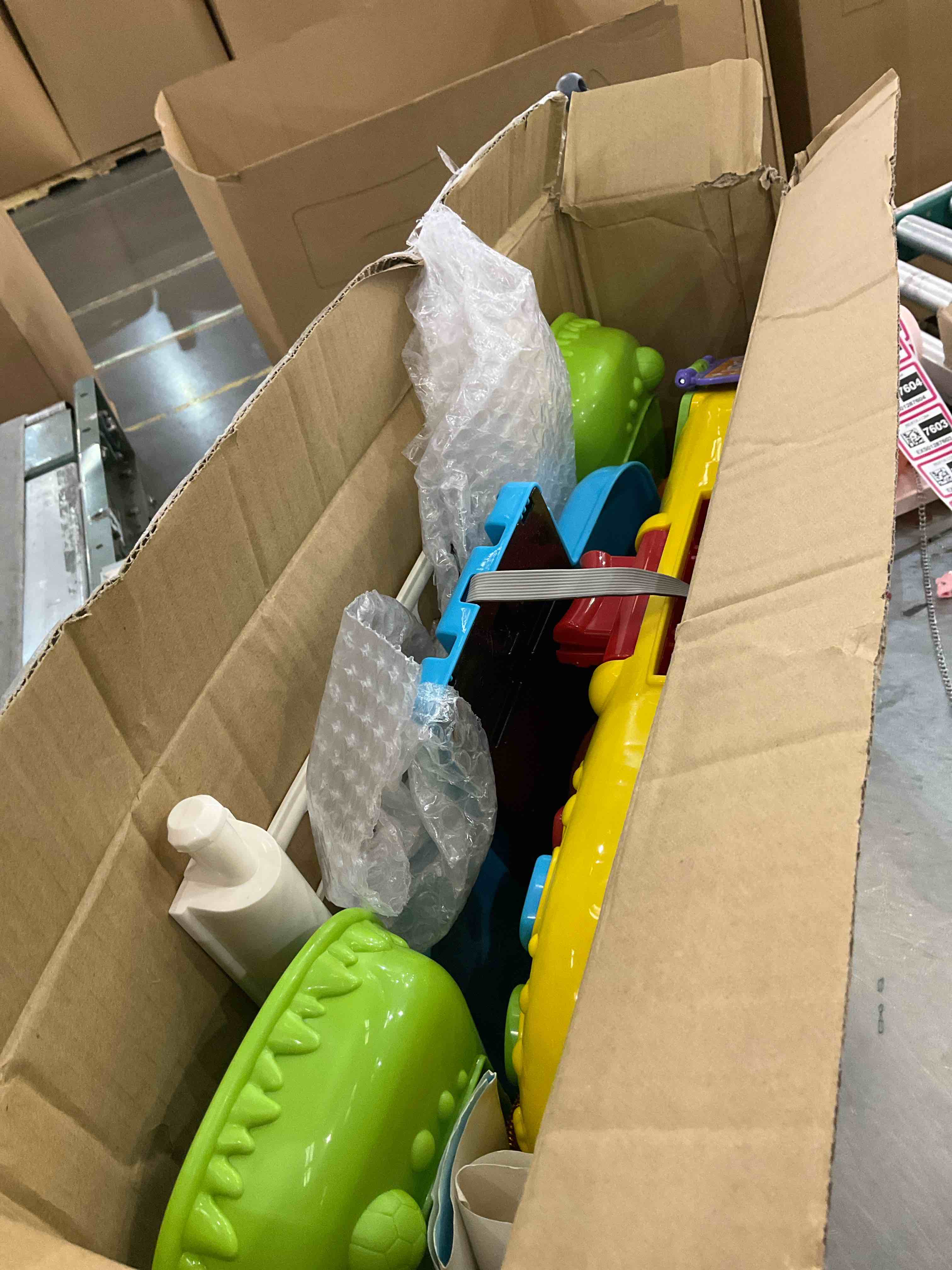 https://s3.amazonaws.com/lotting-images-prod/BargainHunt/EXS01287590_1712850476078.jpeg