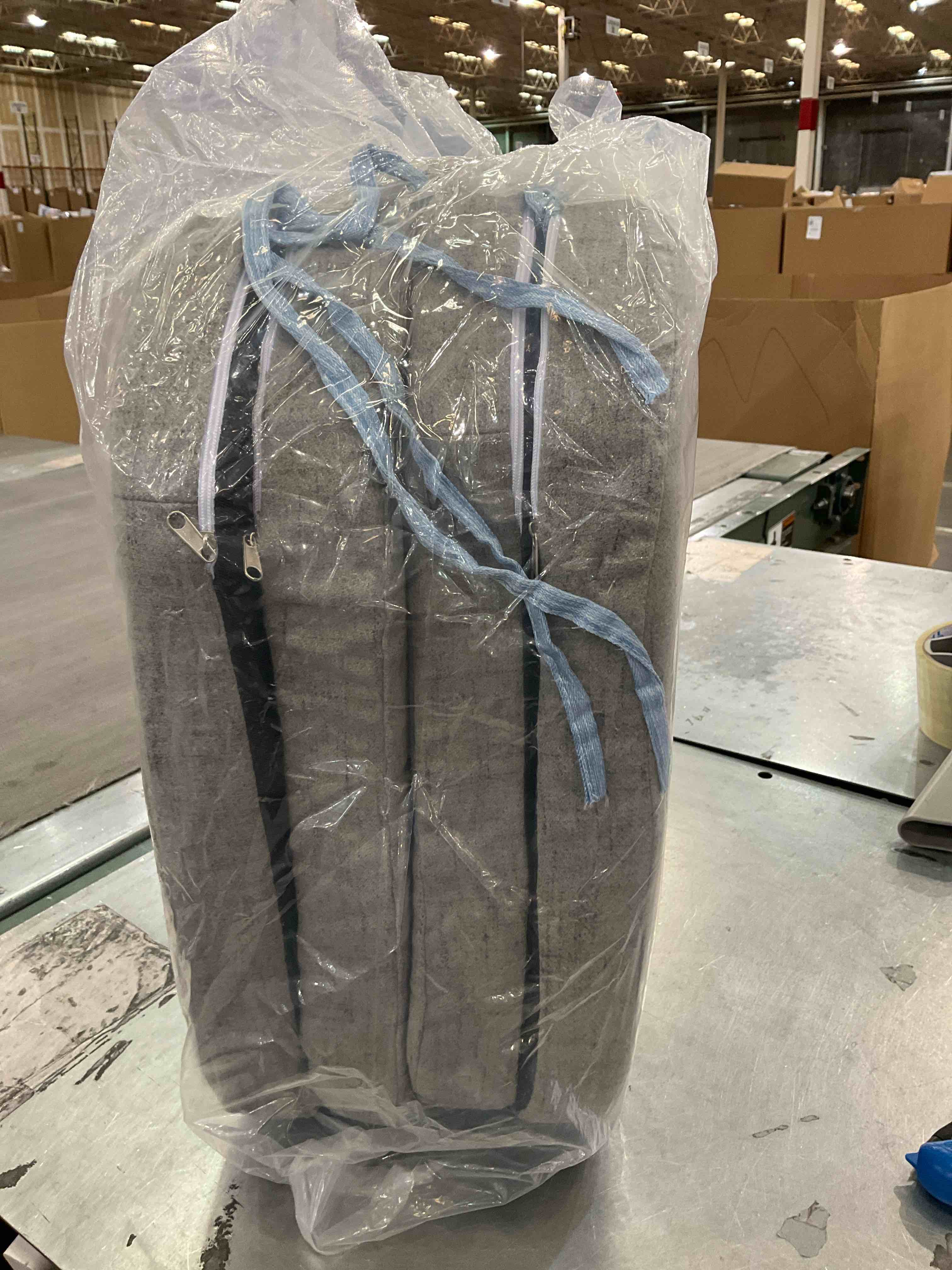 https://s3.amazonaws.com/lotting-images-prod/BargainHunt/EXS01287604_1712856689157.jpeg