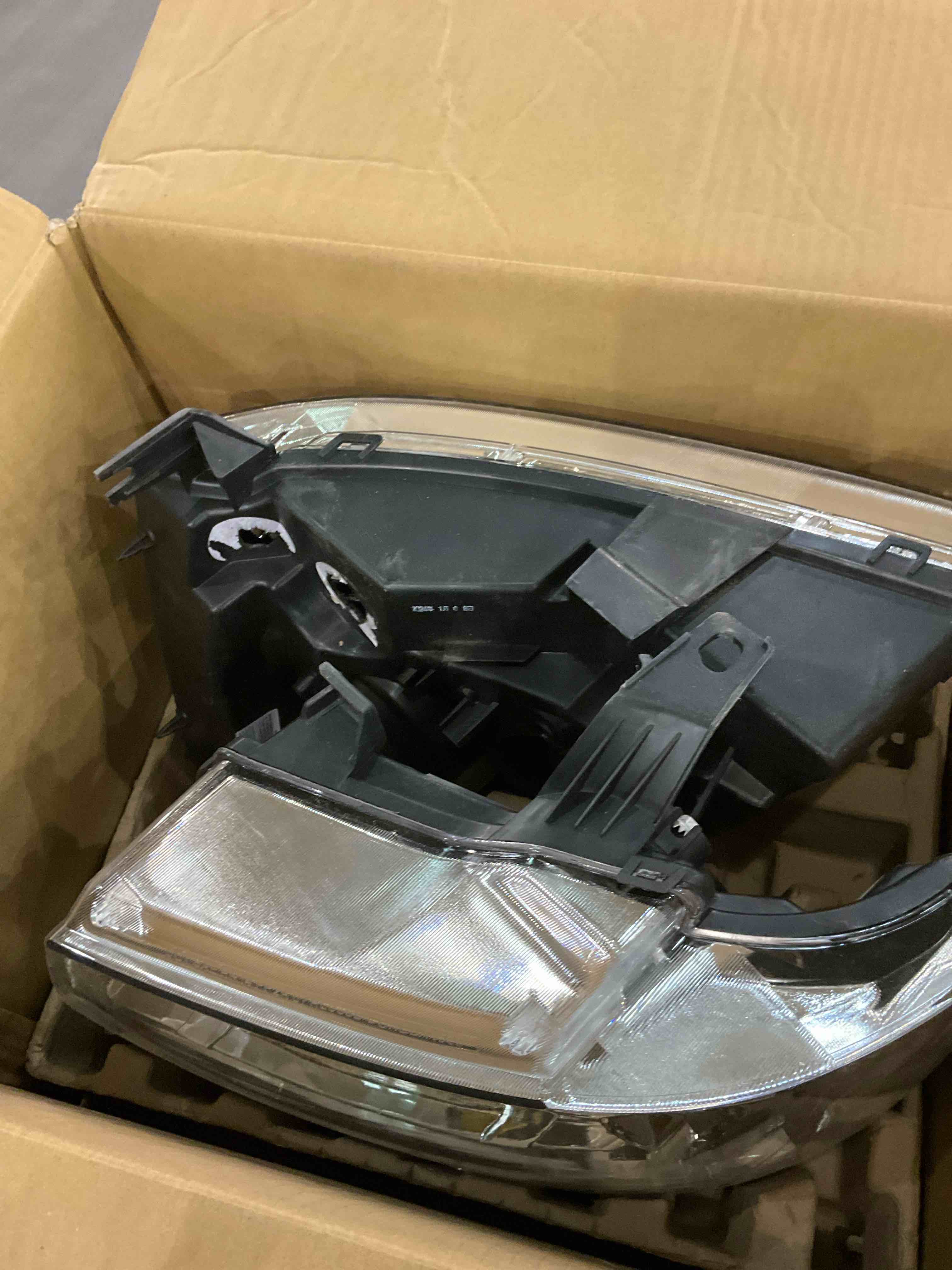 https://s3.amazonaws.com/lotting-images-prod/BargainHunt/EXS01287845_1713180772303.jpeg