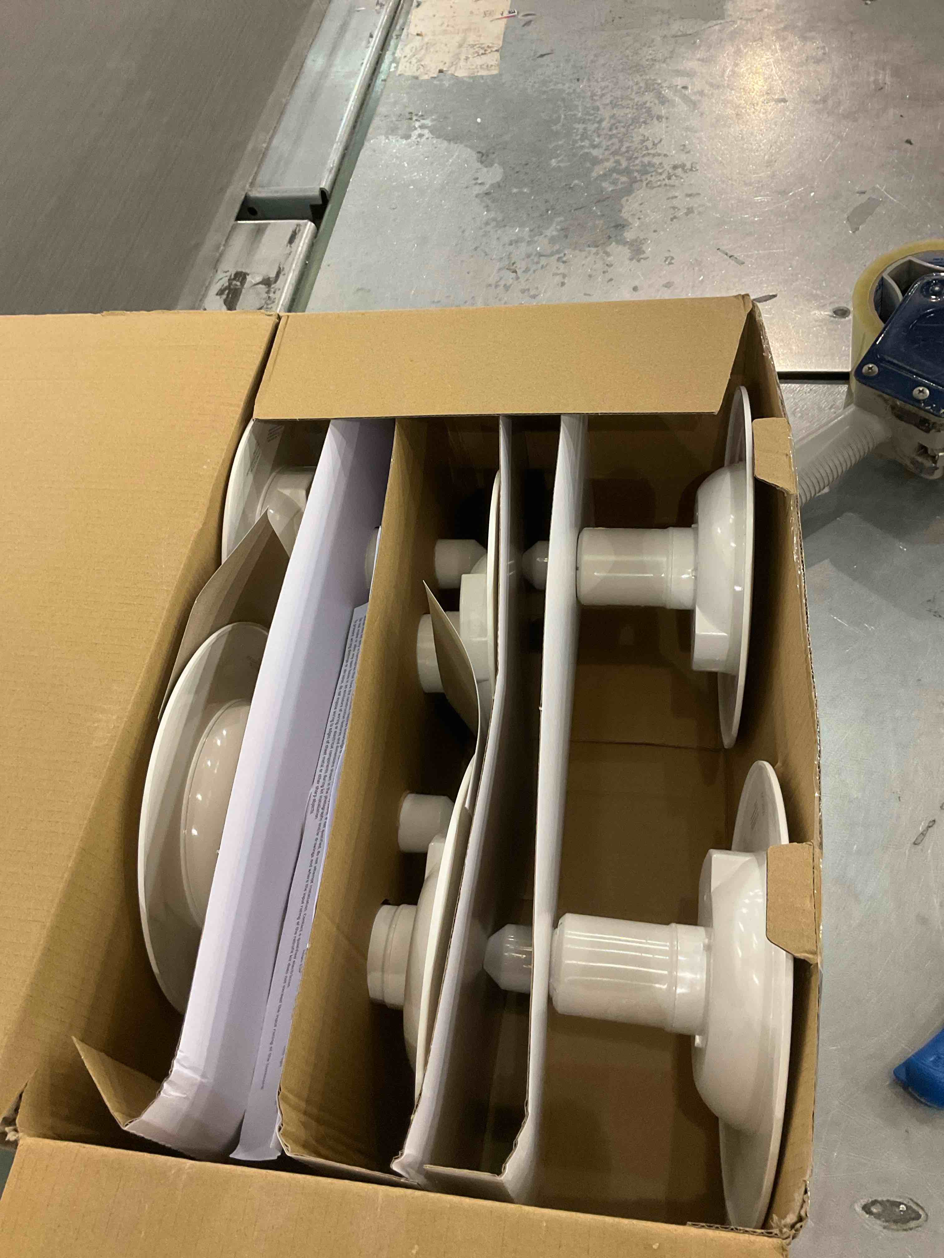 https://s3.amazonaws.com/lotting-images-prod/BargainHunt/EXS01287882_1713184762534.jpeg