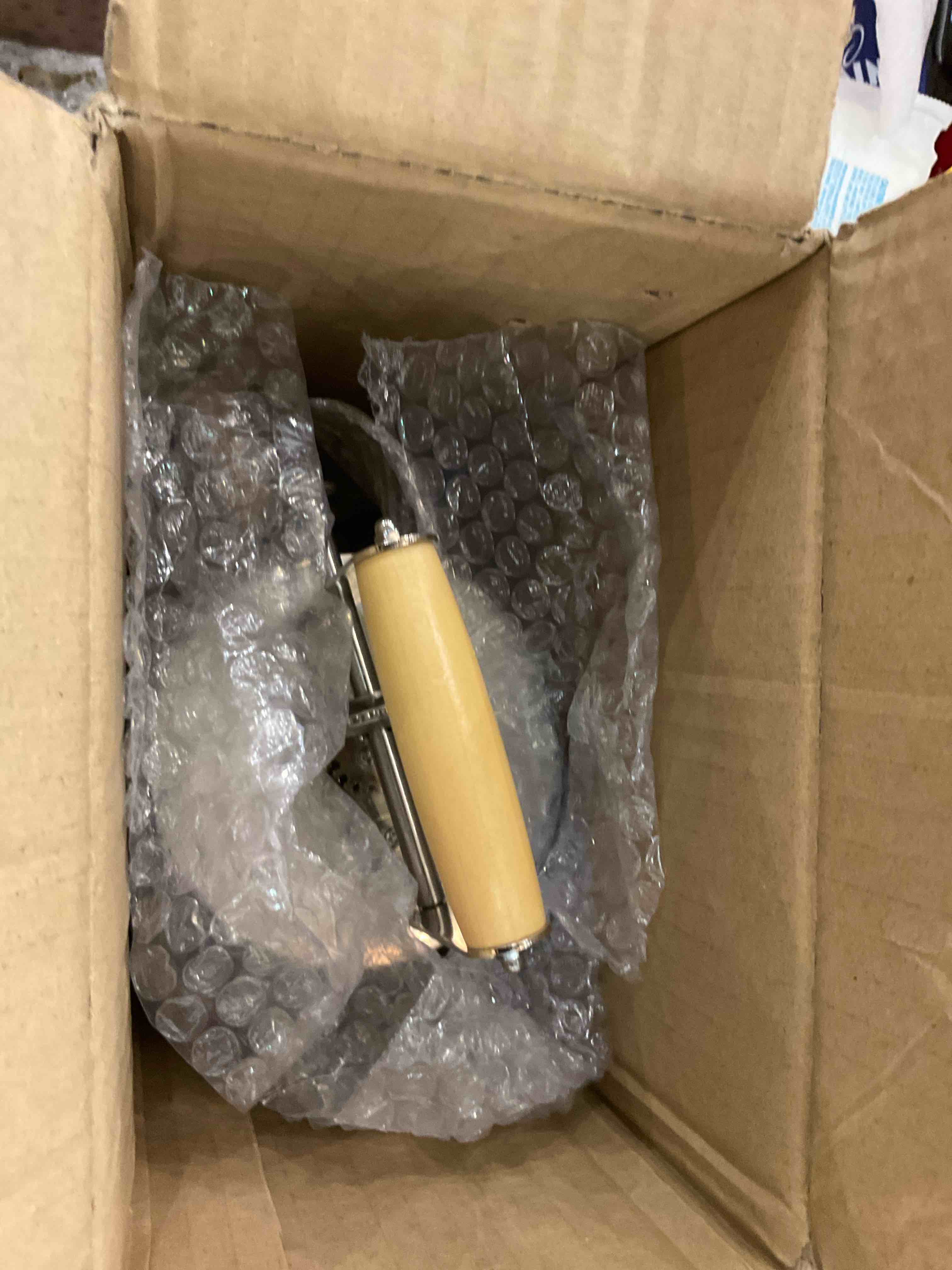 https://s3.amazonaws.com/lotting-images-prod/BargainHunt/EXS01288308_1712767469501.jpeg