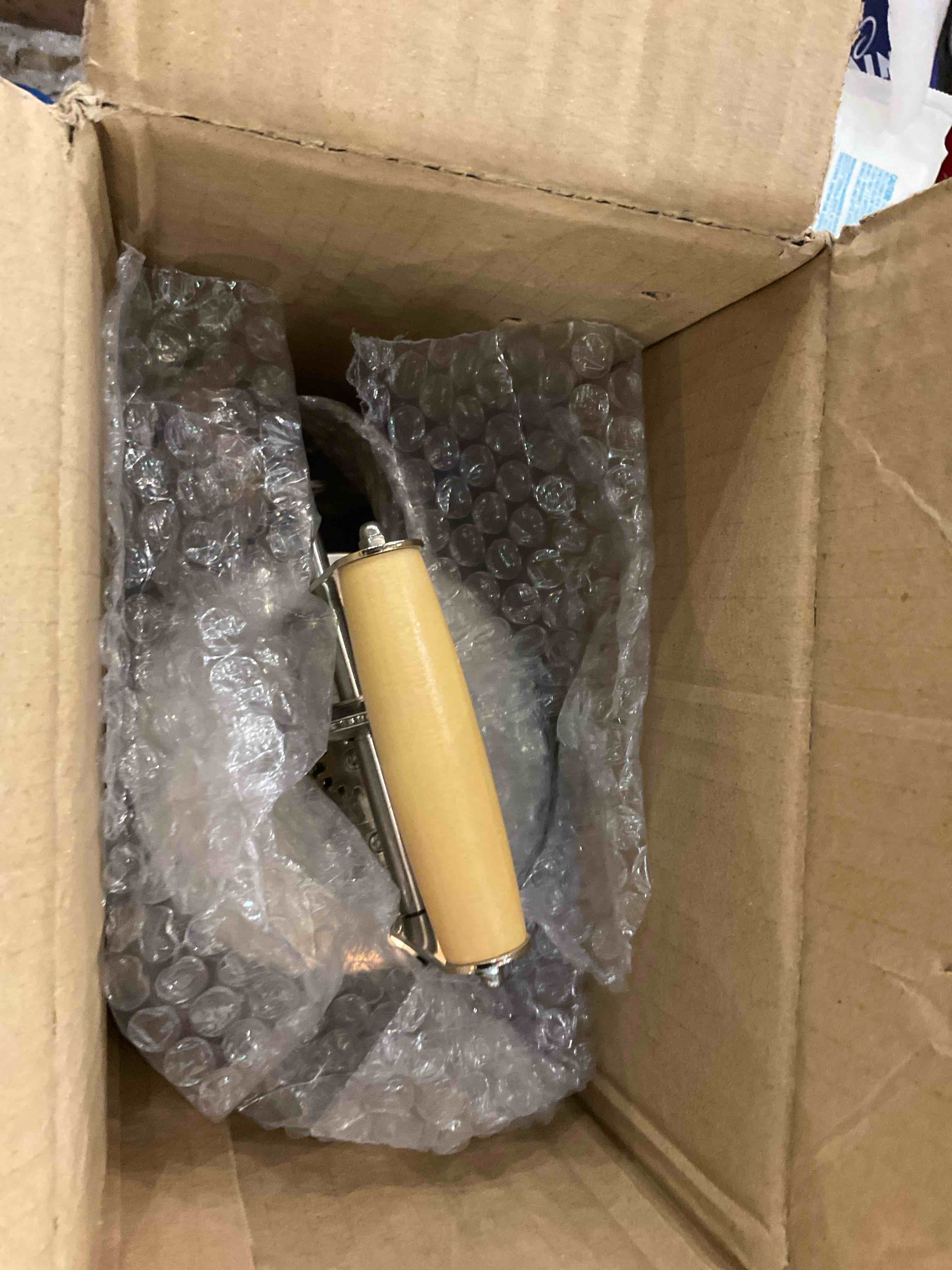 https://s3.amazonaws.com/lotting-images-prod/BargainHunt/EXS01288308_1712767470788.jpeg