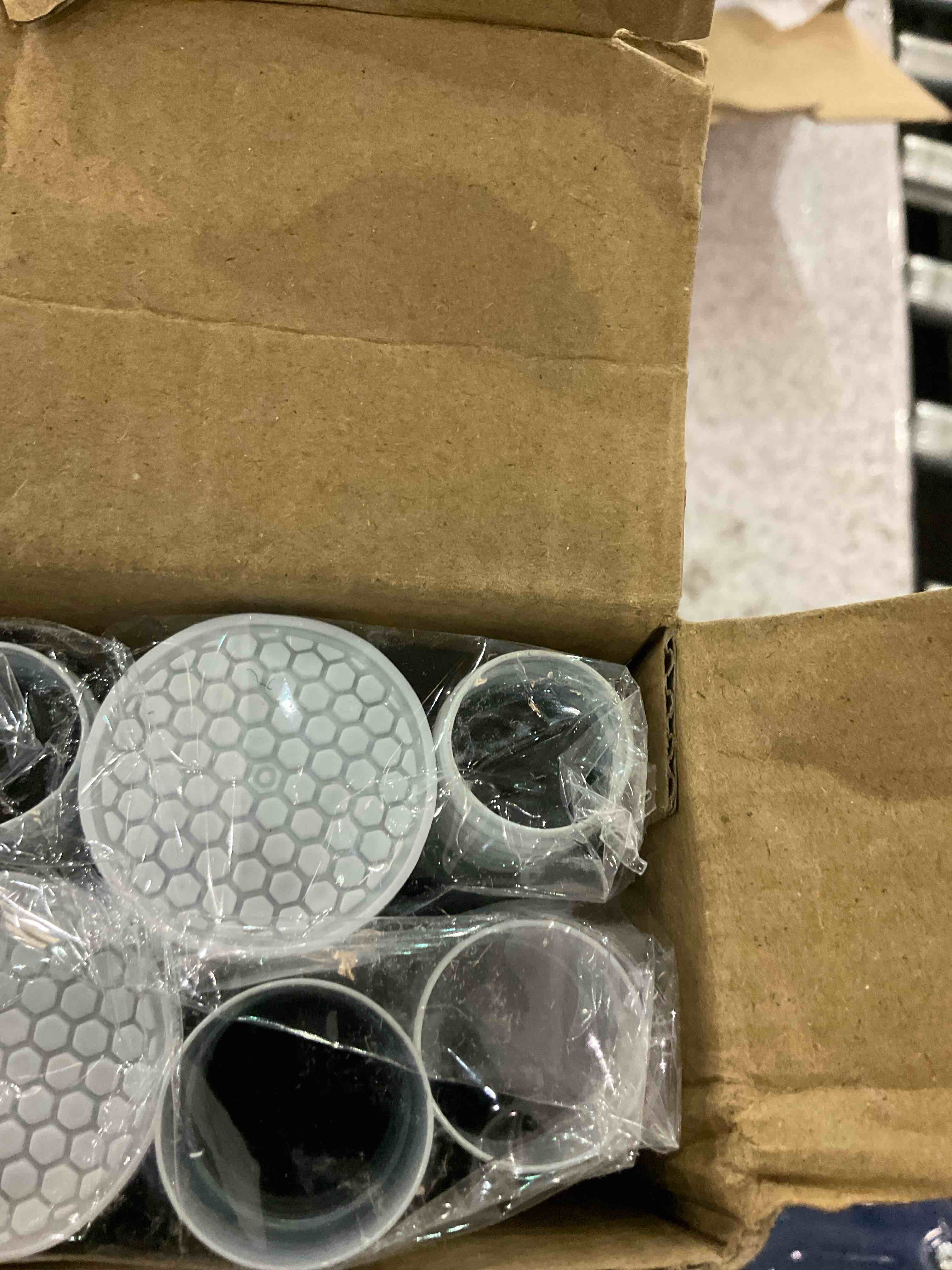 https://s3.amazonaws.com/lotting-images-prod/BargainHunt/EXS01288315_1712768730062.jpeg