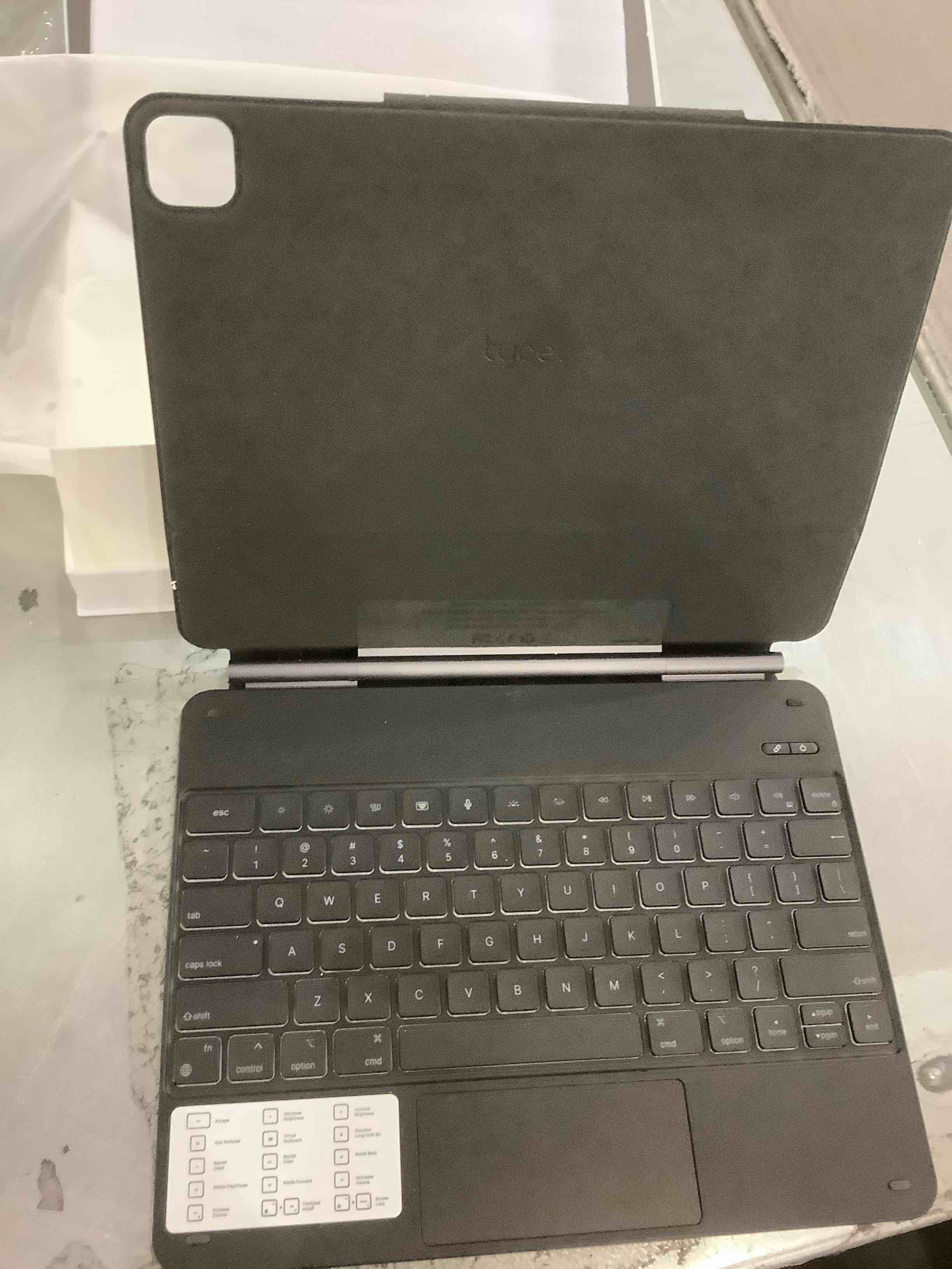 https://s3.amazonaws.com/lotting-images-prod/BargainHunt/EXS01288527_1712838350643.jpeg