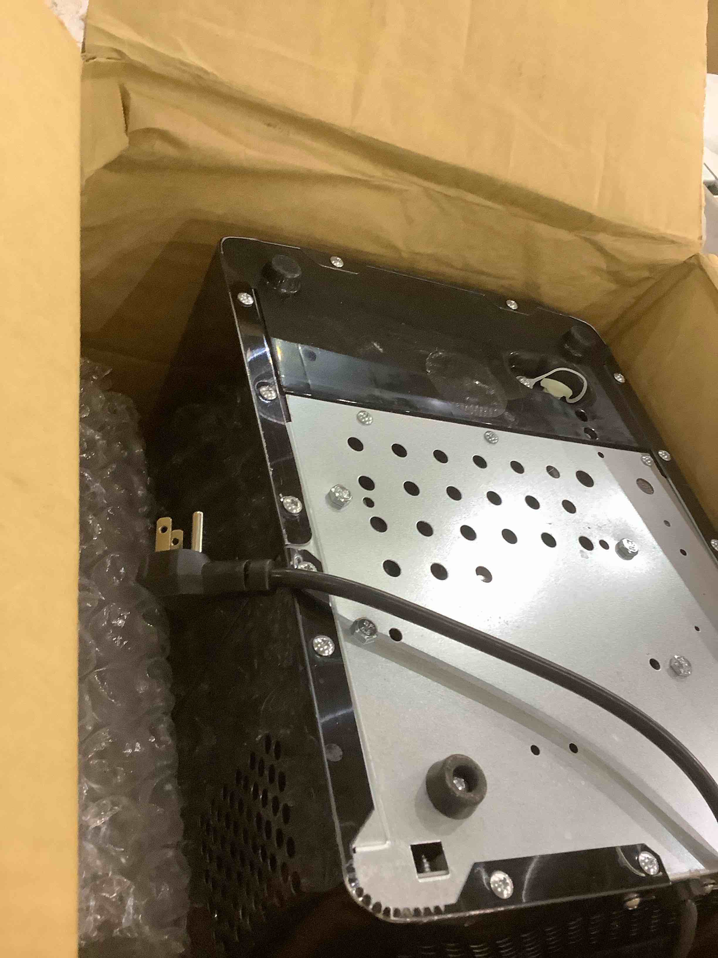 https://s3.amazonaws.com/lotting-images-prod/BargainHunt/EXS01288565_1712844443199.jpeg