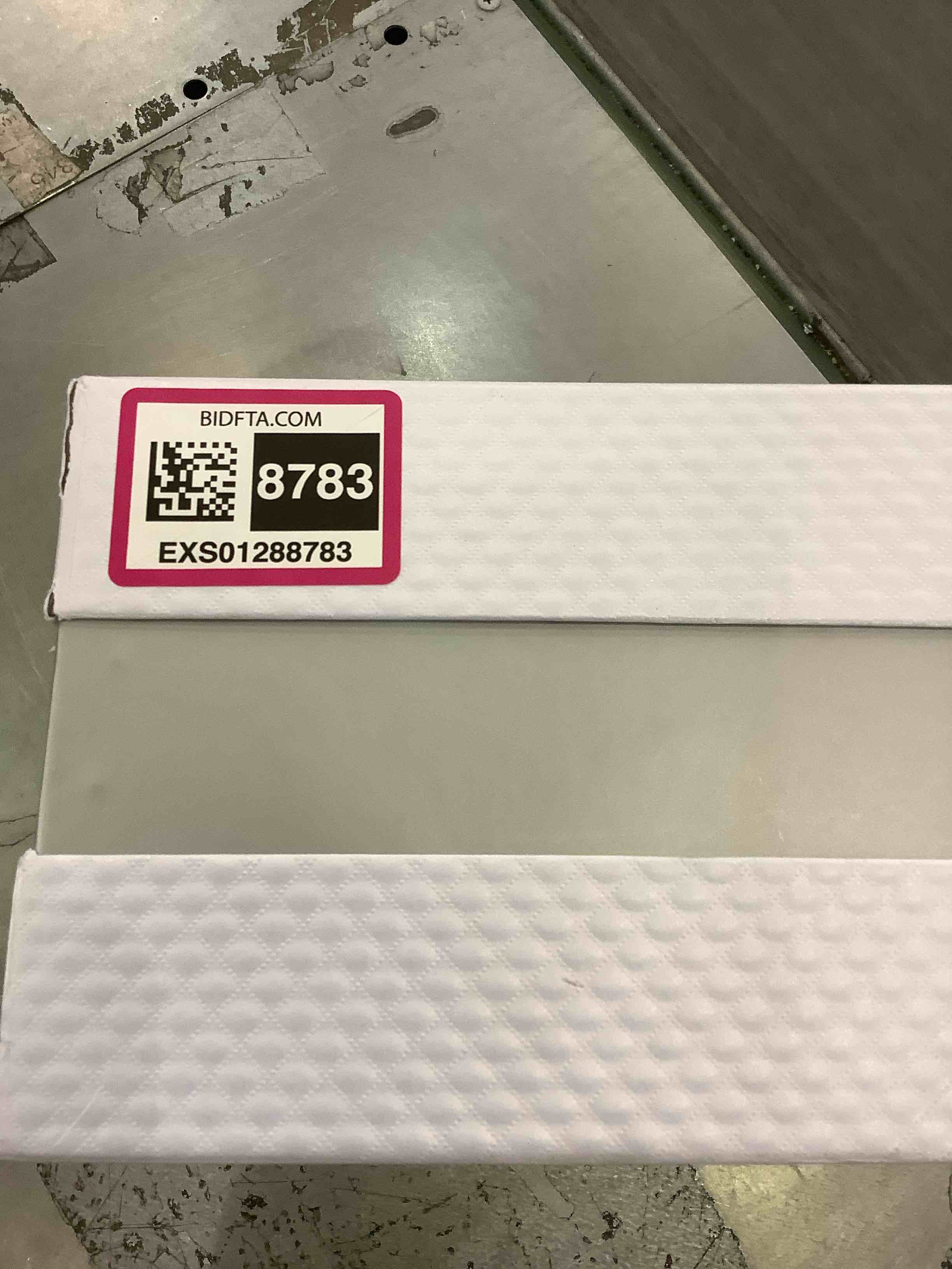 https://s3.amazonaws.com/lotting-images-prod/BargainHunt/EXS01288783_1712943608090.jpeg