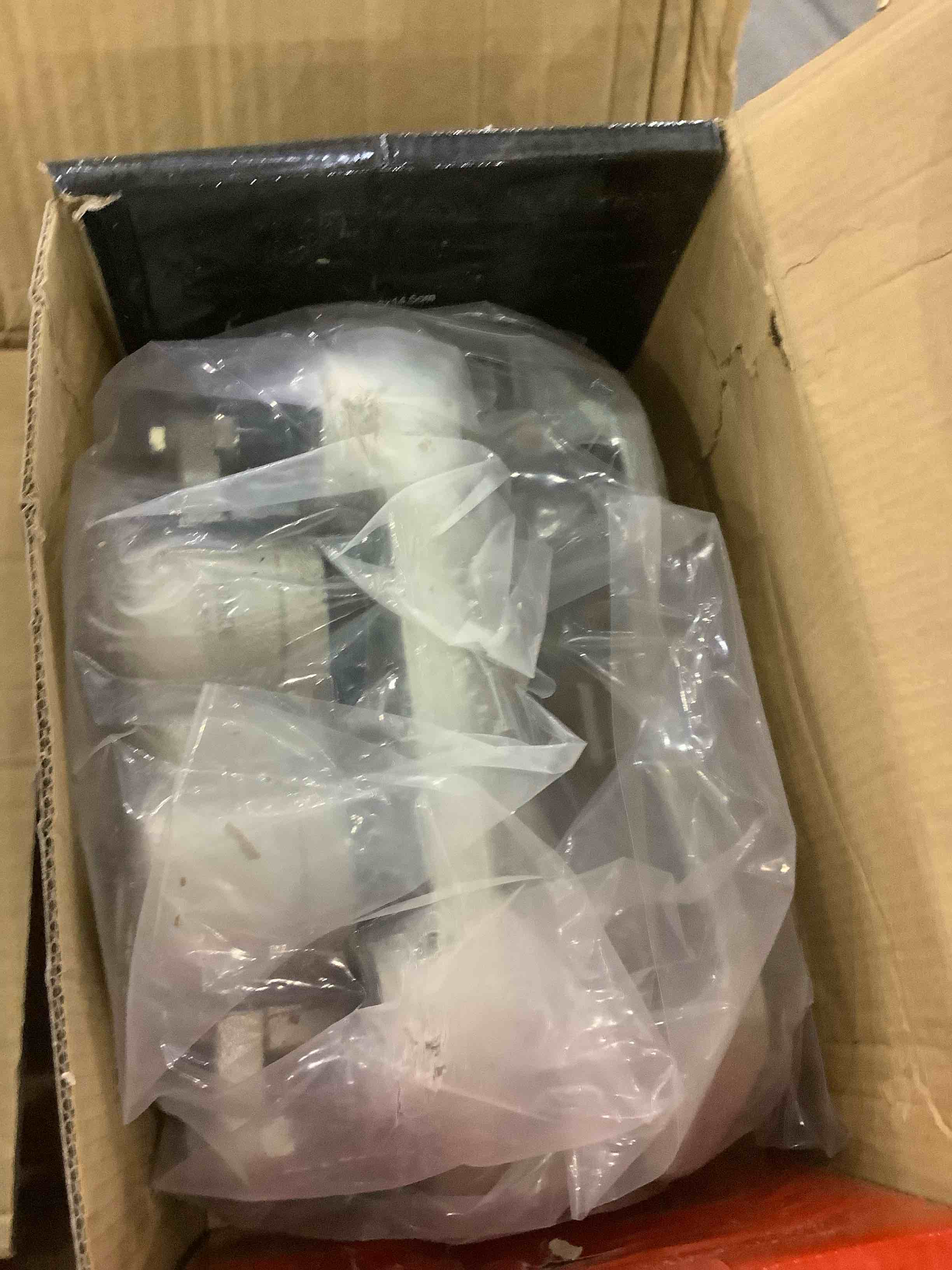https://s3.amazonaws.com/lotting-images-prod/BargainHunt/EXS01288814_1713181257781.jpeg