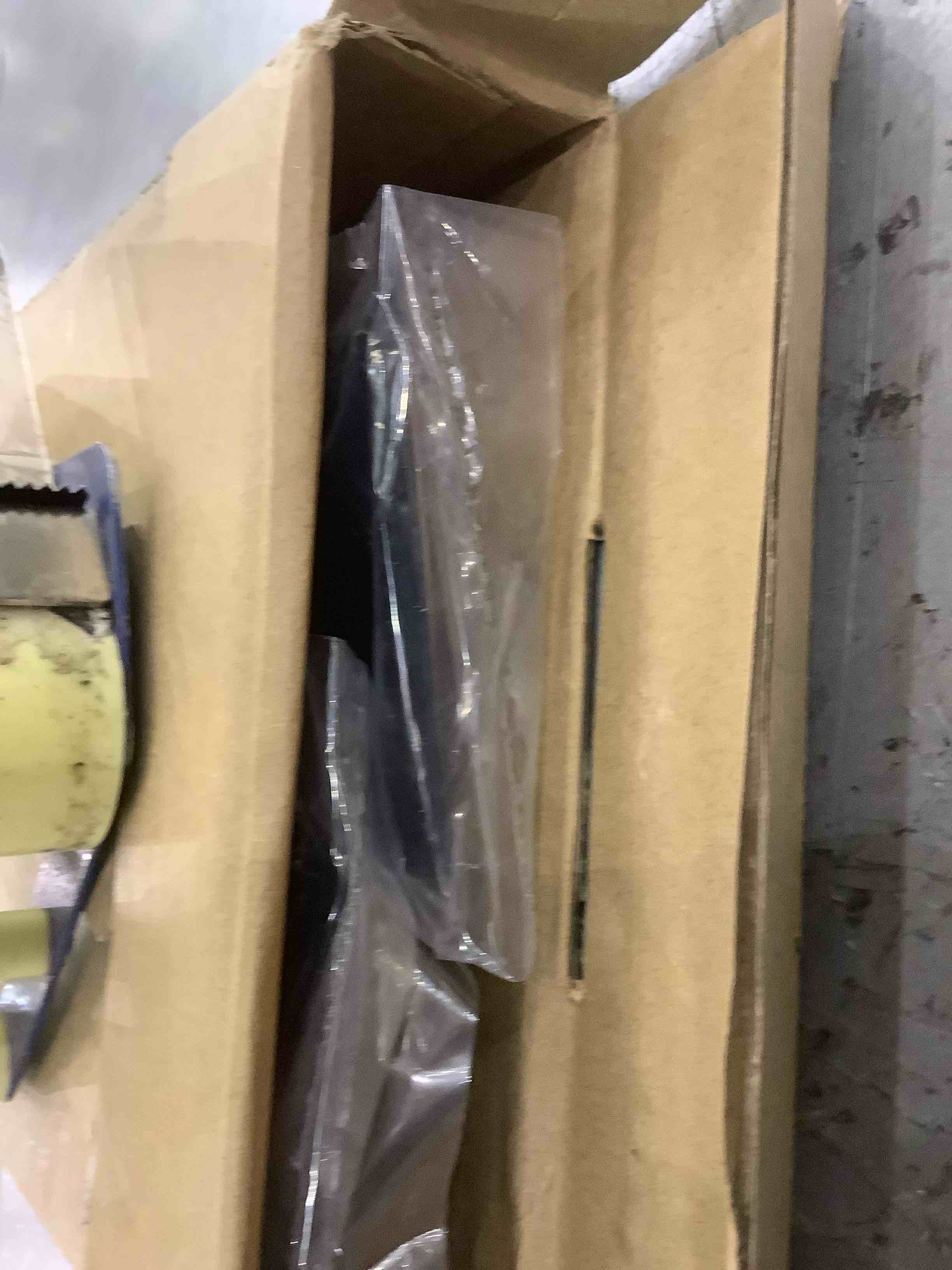 https://s3.amazonaws.com/lotting-images-prod/BargainHunt/EXS01288838_1713185063437.jpeg