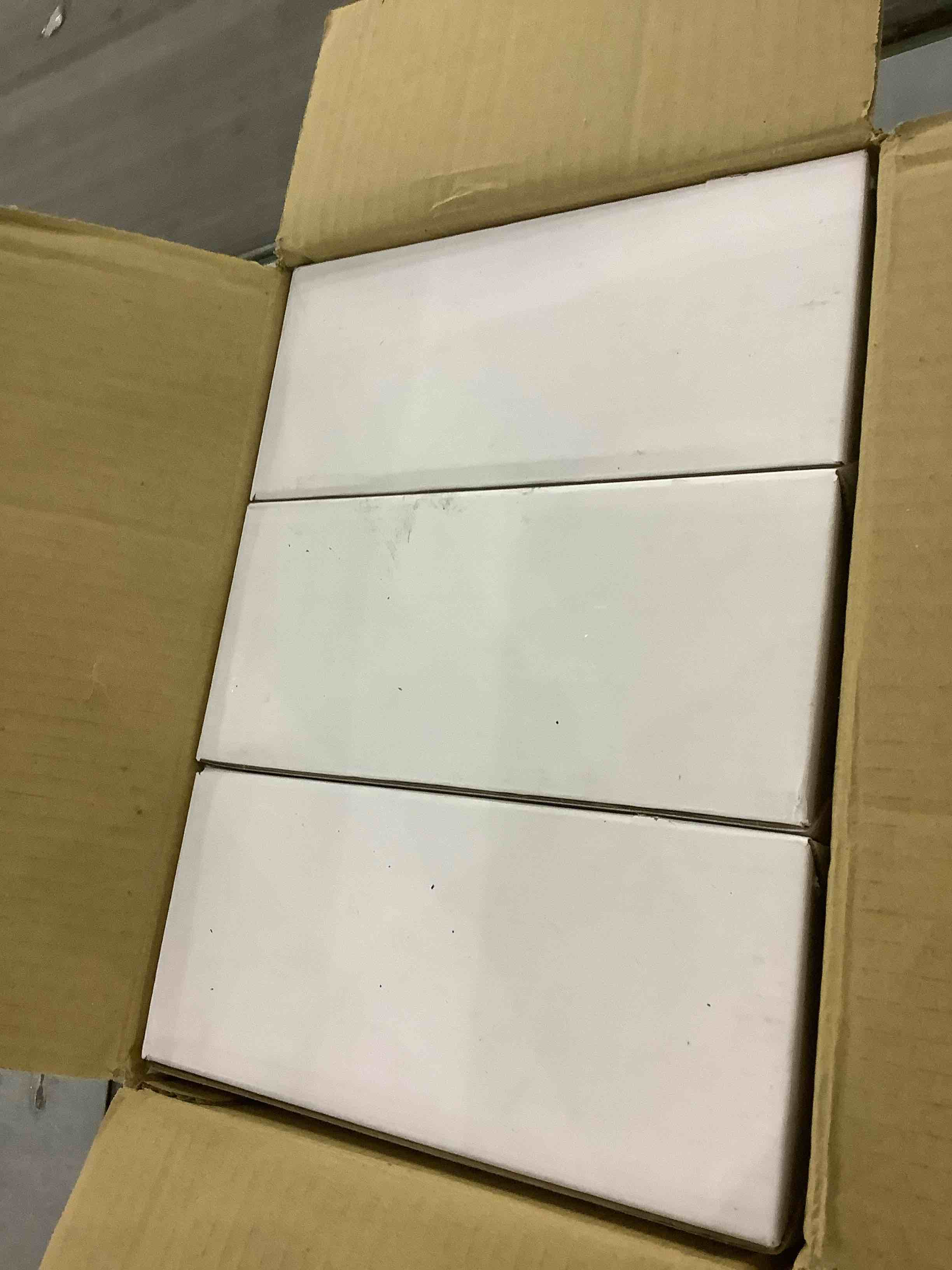 https://s3.amazonaws.com/lotting-images-prod/BargainHunt/EXS01288920_1713357771108.jpeg