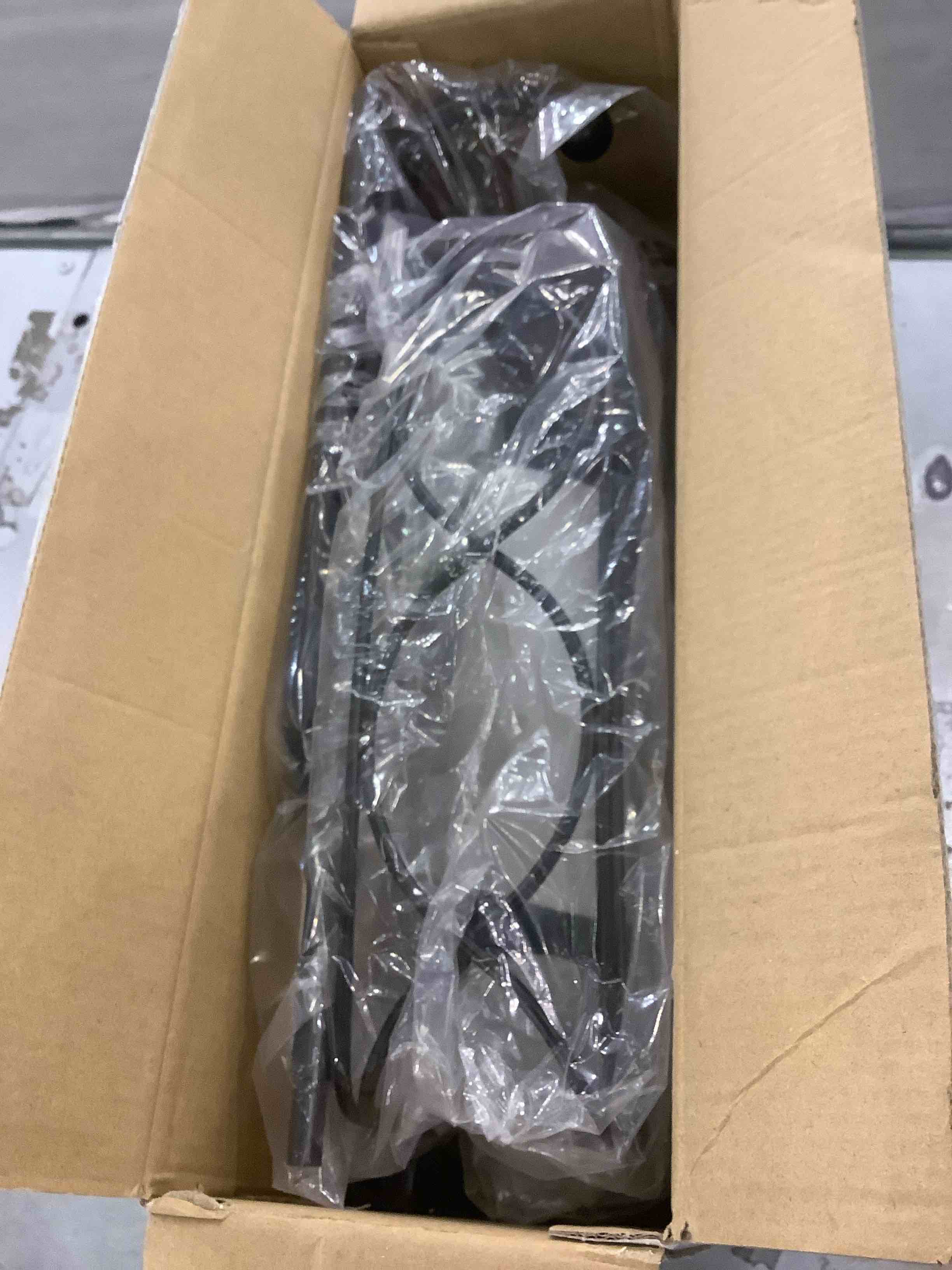 https://s3.amazonaws.com/lotting-images-prod/BargainHunt/EXS01288938_1713528311324.jpeg