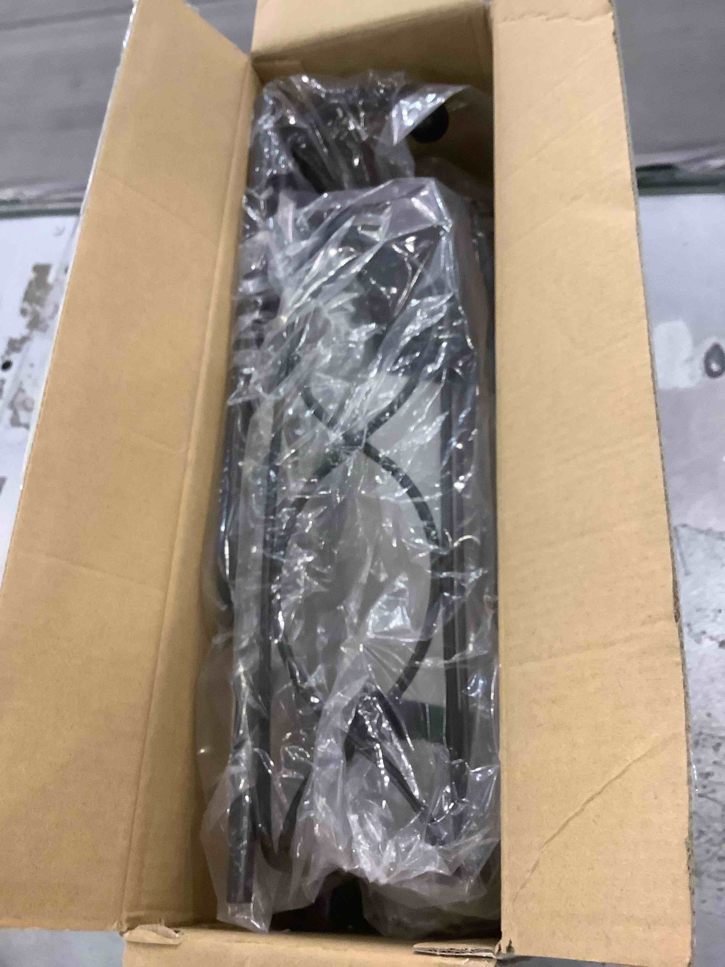 https://s3.amazonaws.com/lotting-images-prod/BargainHunt/EXS01288938_1713528313244.jpeg
