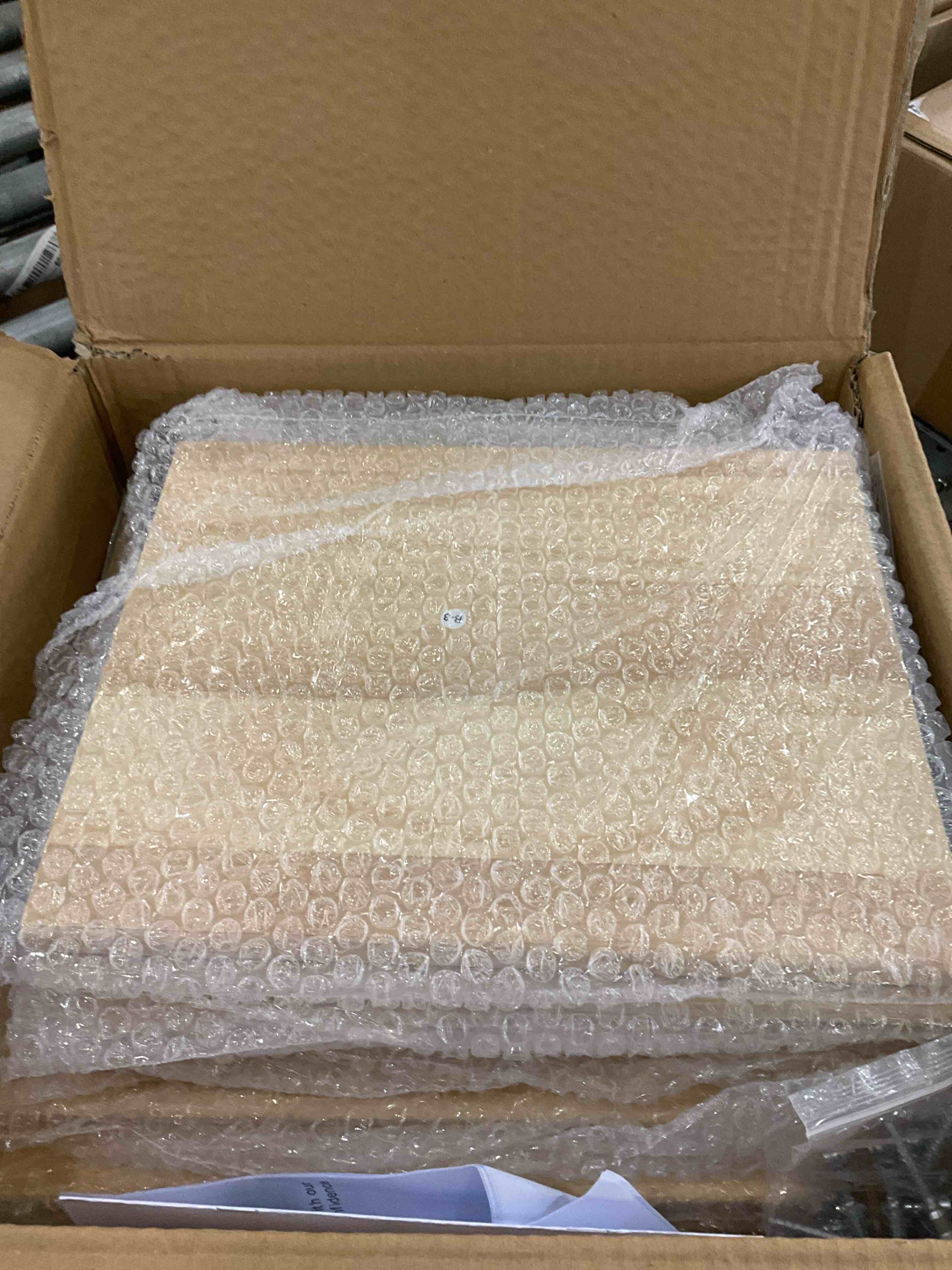 https://s3.amazonaws.com/lotting-images-prod/BargainHunt/EXS01289056_1715353519947.jpeg