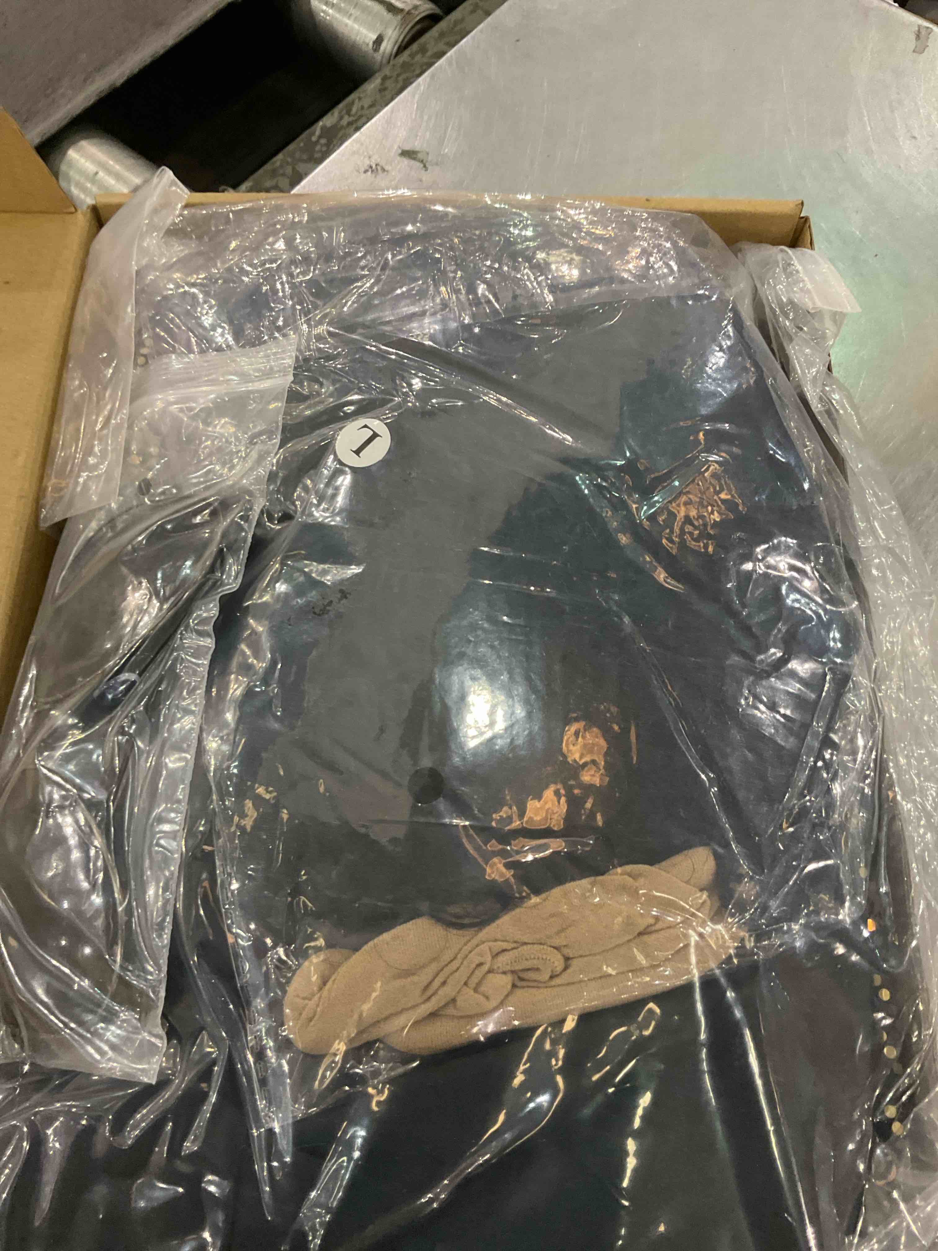 https://s3.amazonaws.com/lotting-images-prod/BargainHunt/EXS01289697_1712245629617.jpeg