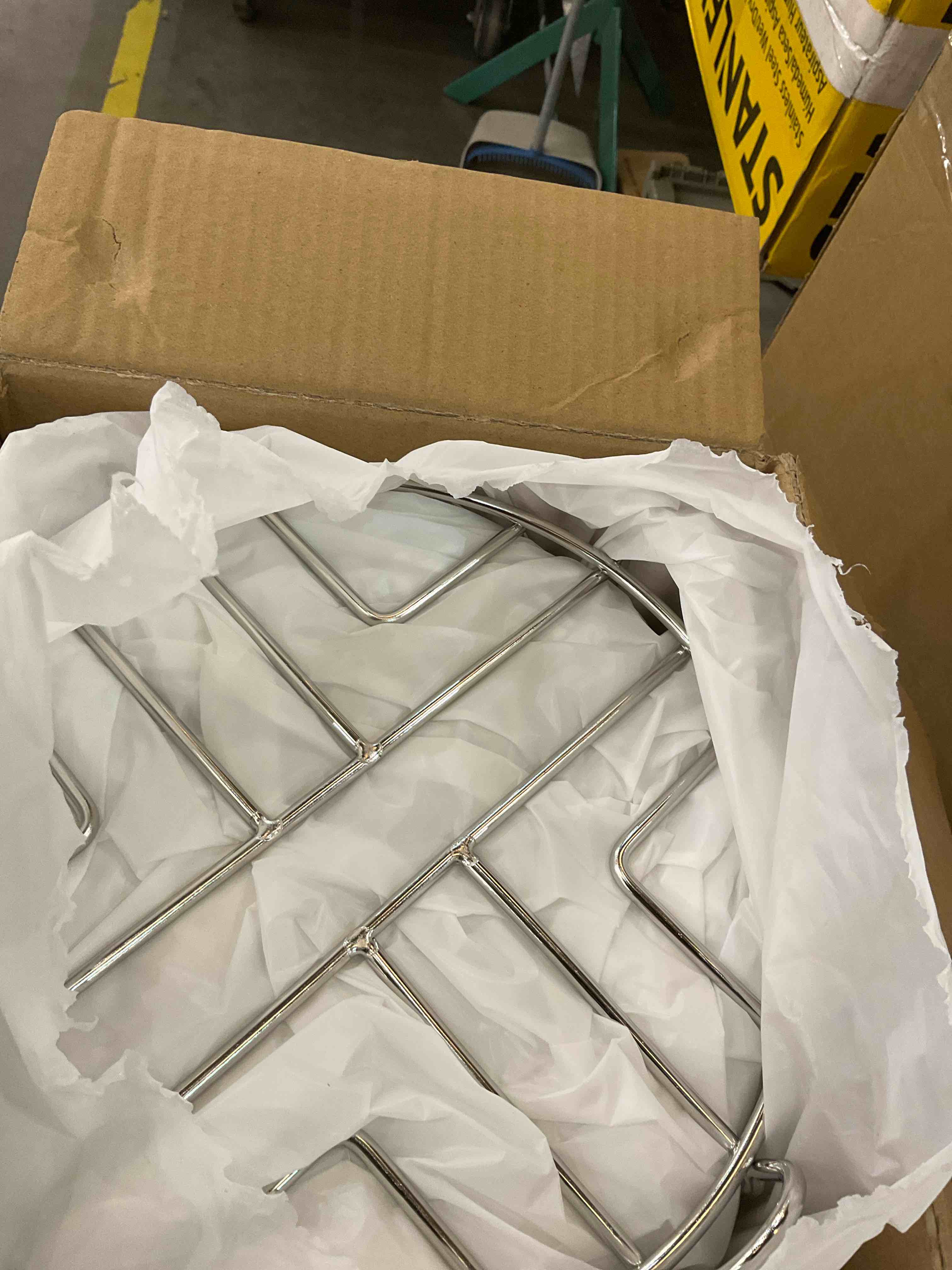 https://s3.amazonaws.com/lotting-images-prod/BargainHunt/EXS01290306_1714055537380.jpeg