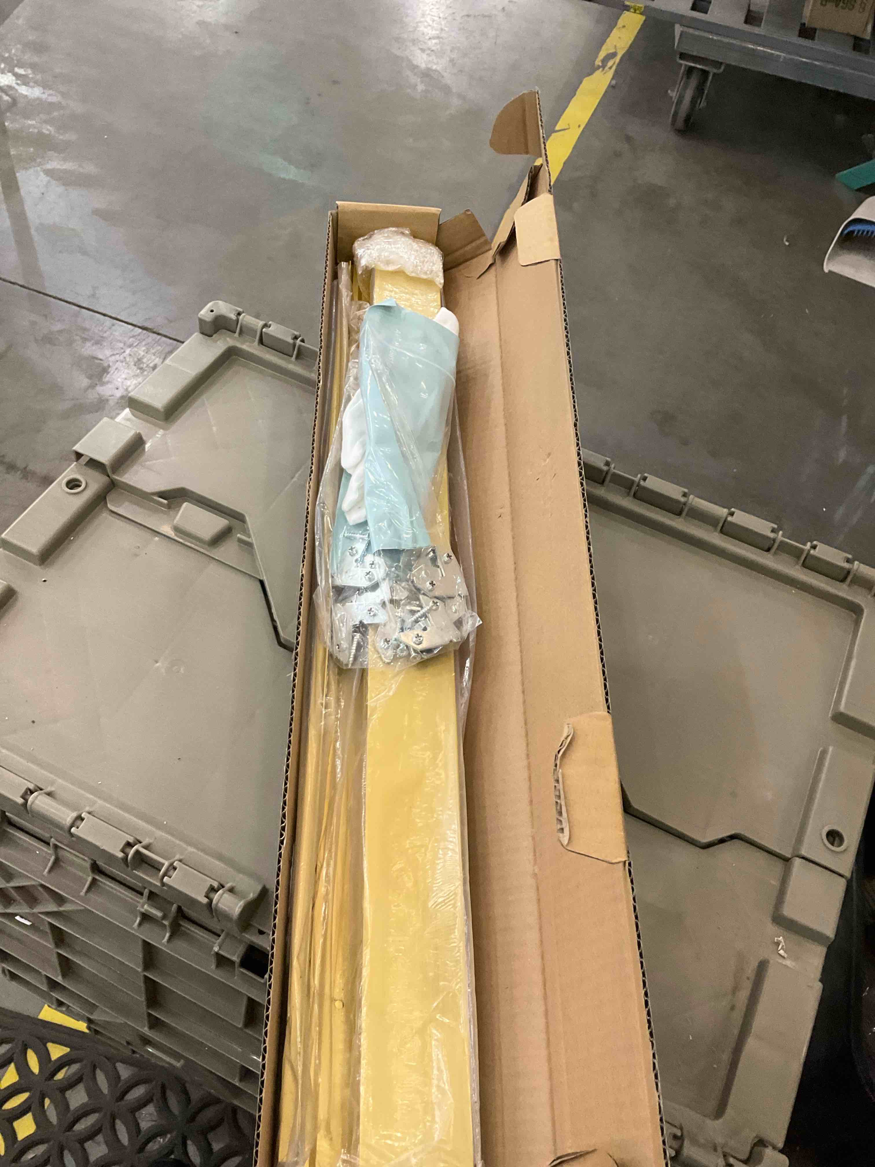 https://s3.amazonaws.com/lotting-images-prod/BargainHunt/EXS01290334_1714060387582.jpeg