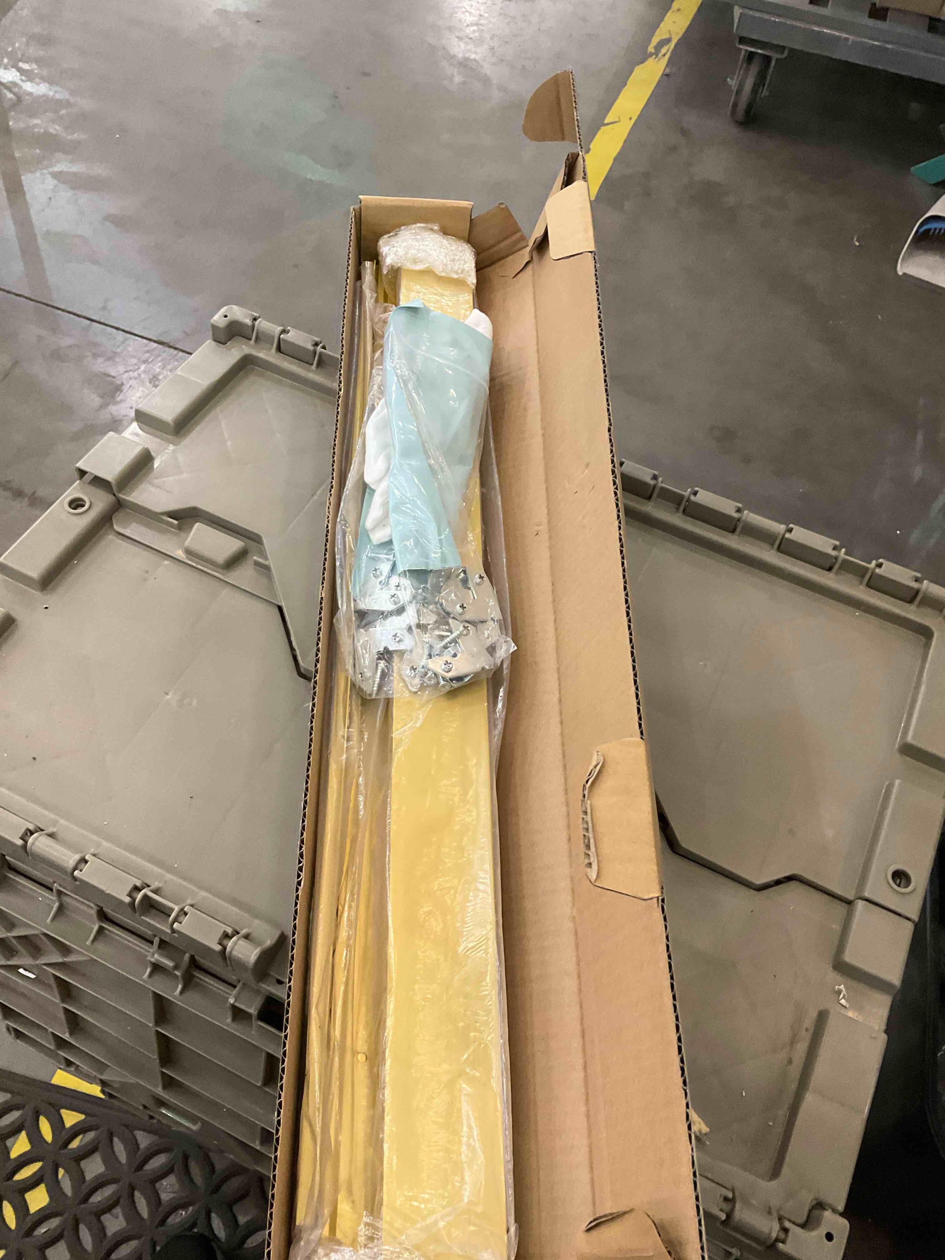 https://s3.amazonaws.com/lotting-images-prod/BargainHunt/EXS01290334_1714060388471.jpeg