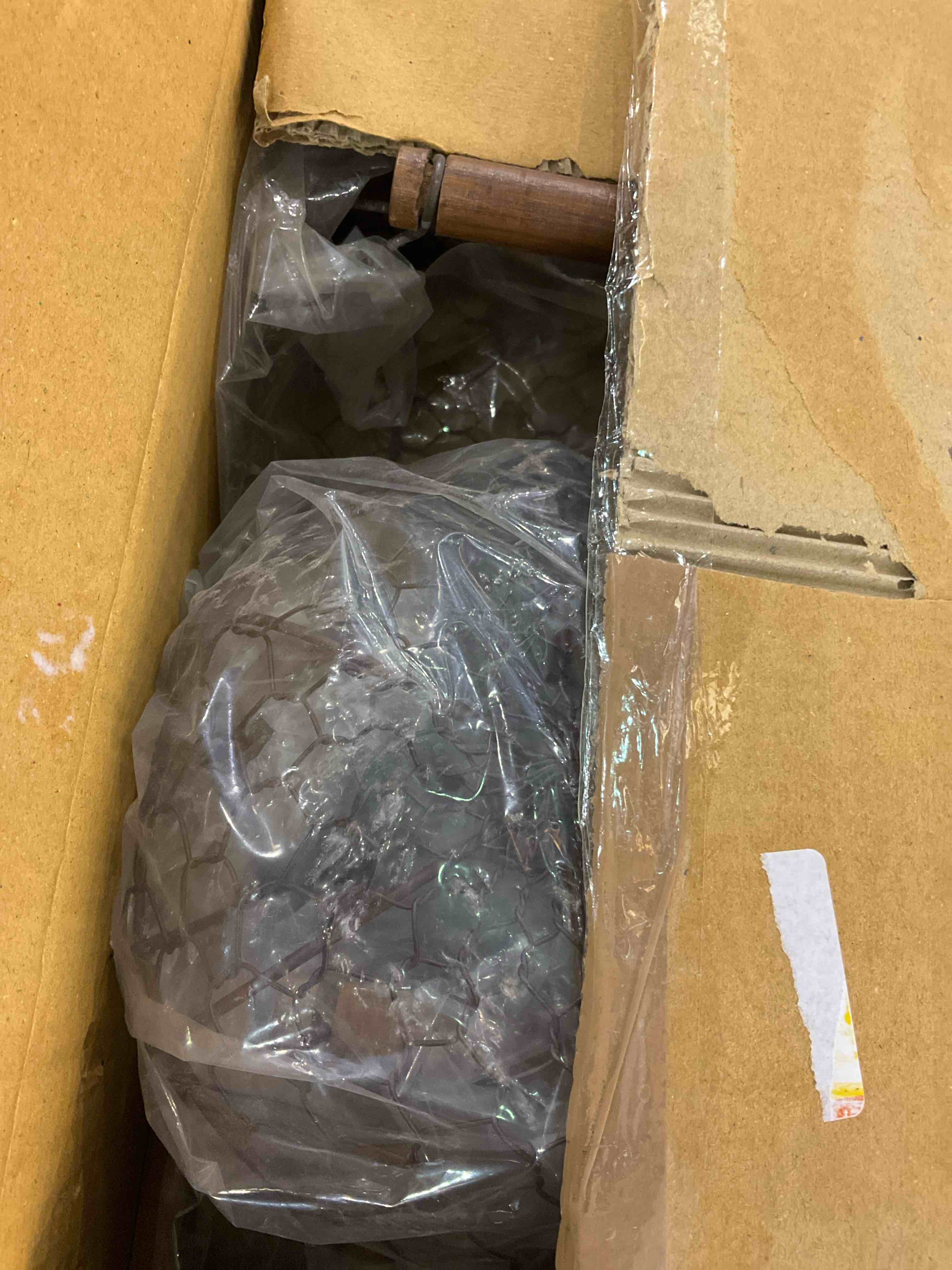 https://s3.amazonaws.com/lotting-images-prod/BargainHunt/EXS01291052_1712329217910.jpeg
