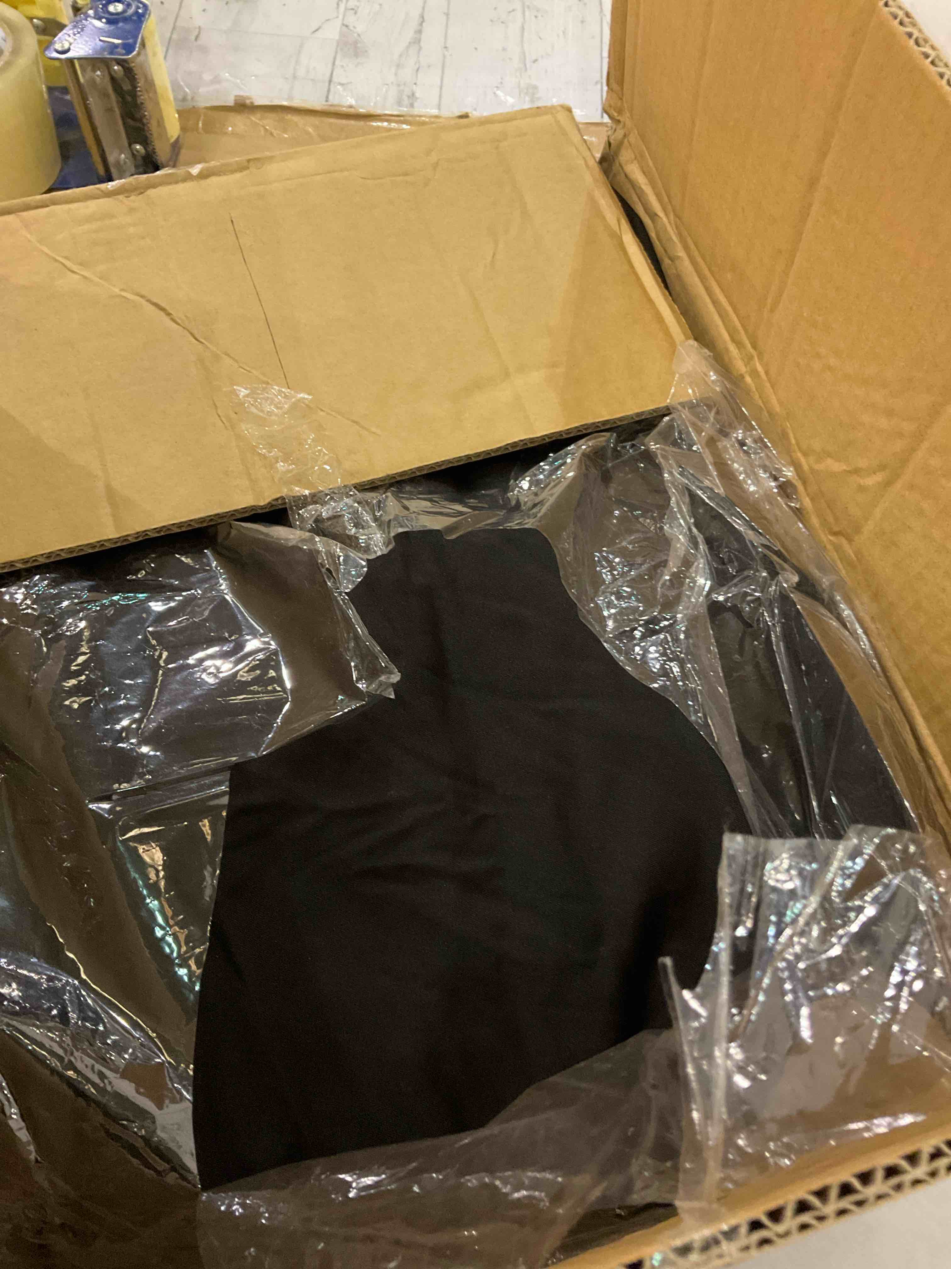 6ft round table cloths, 3 pack