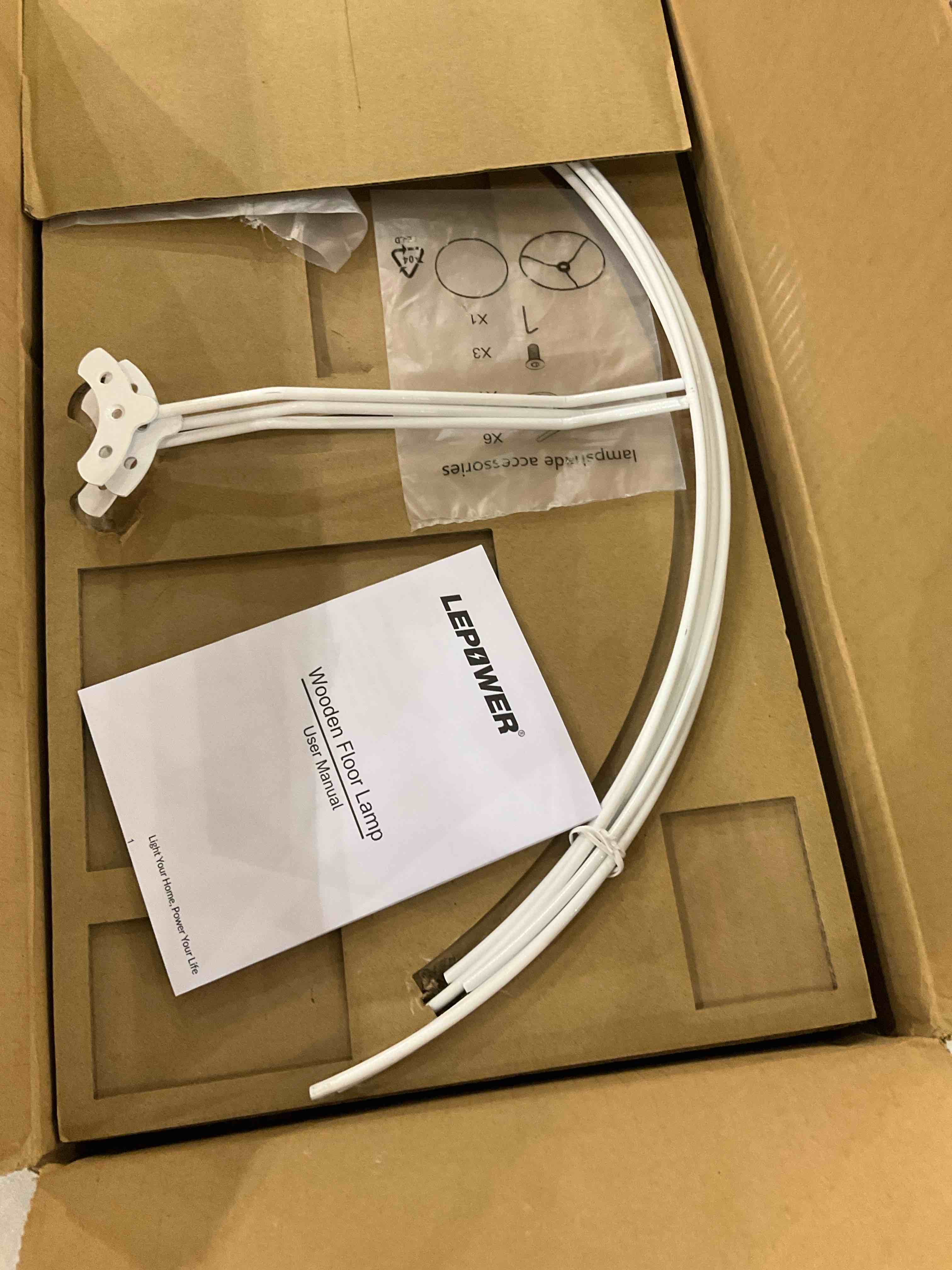 https://s3.amazonaws.com/lotting-images-prod/BargainHunt/EXS01291336_1712676932825.jpeg