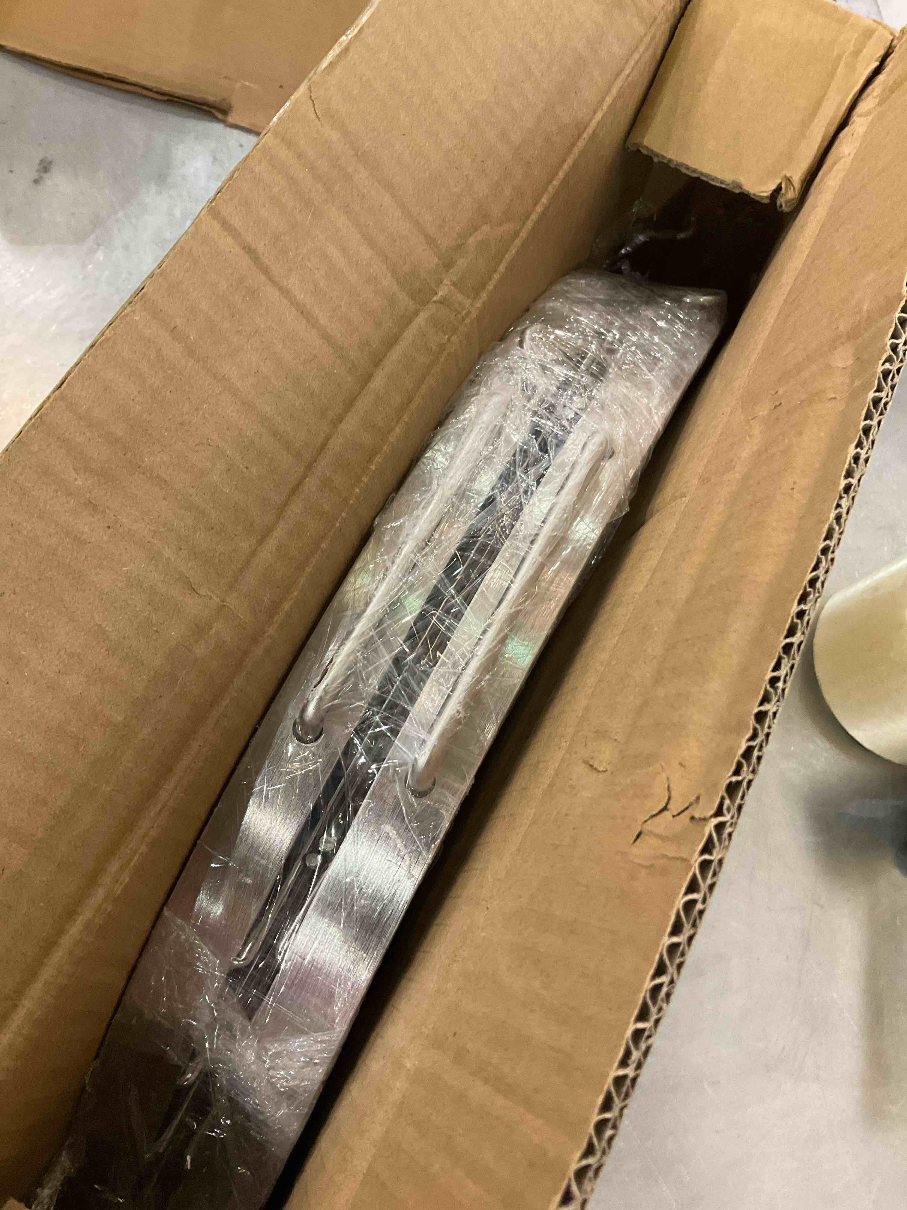 https://s3.amazonaws.com/lotting-images-prod/BargainHunt/EXS01291415_1712760089060.jpeg