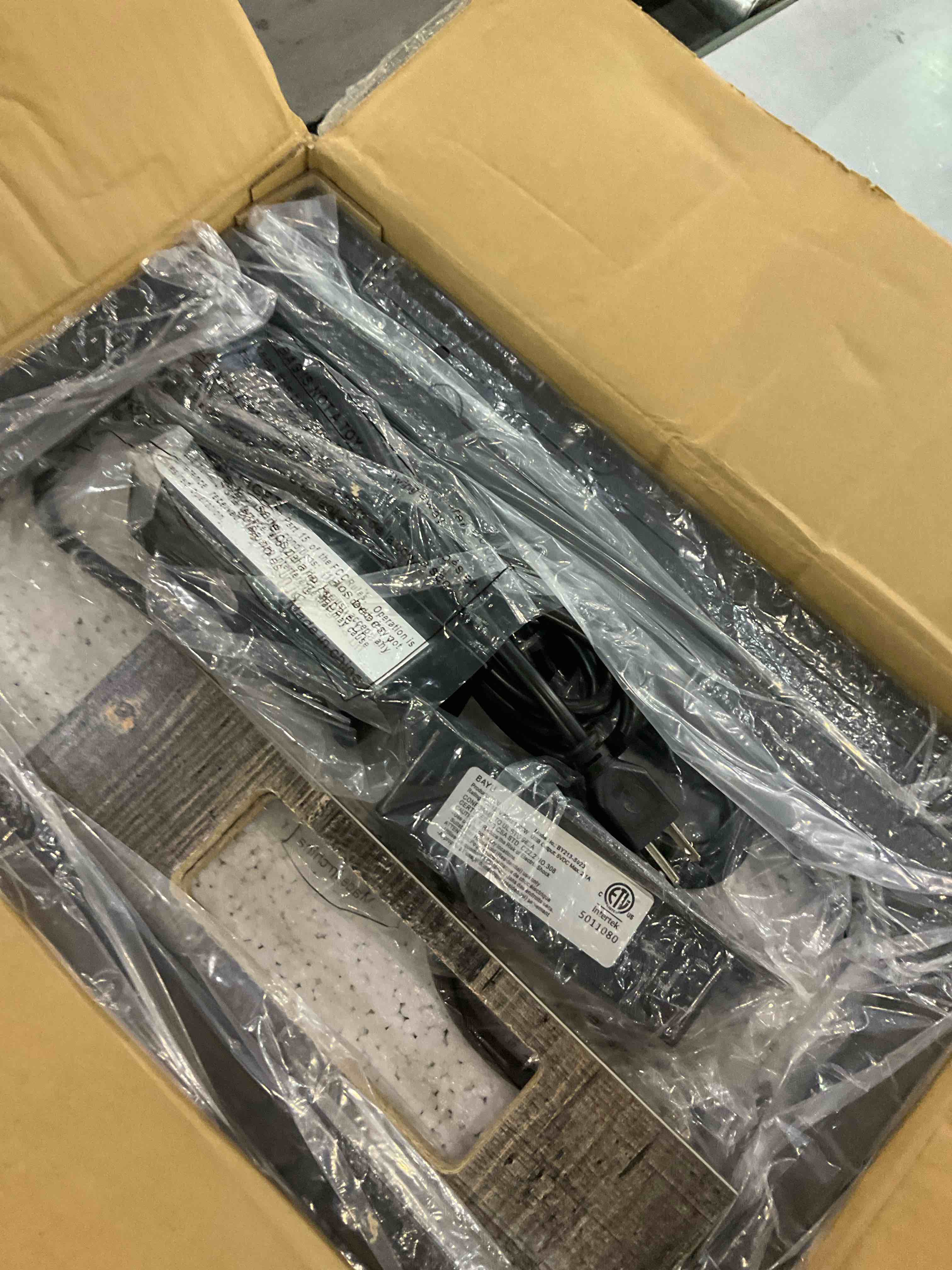https://s3.amazonaws.com/lotting-images-prod/BargainHunt/EXS01291633_1712576445917.jpeg