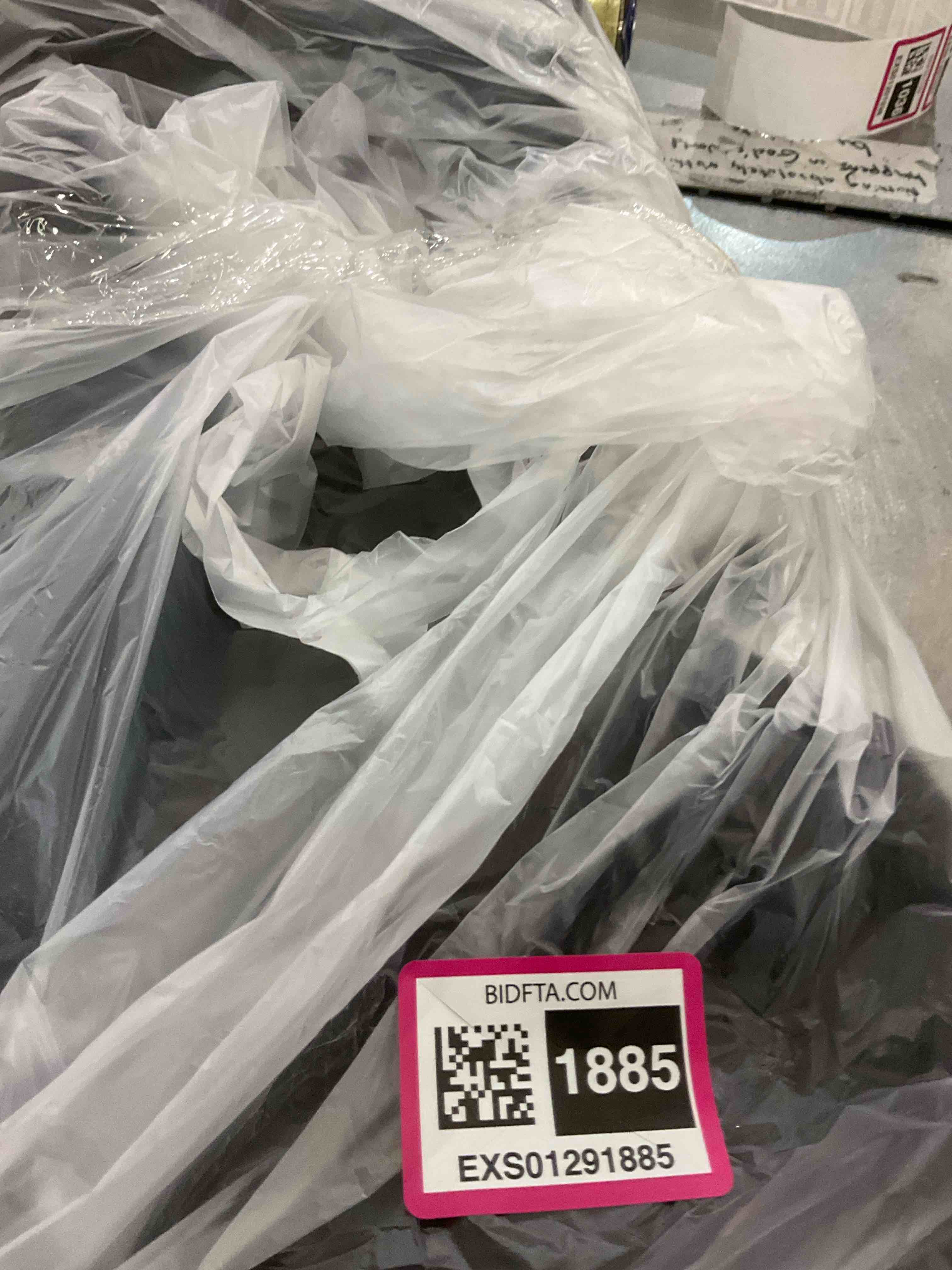 https://s3.amazonaws.com/lotting-images-prod/BargainHunt/EXS01291885_1712682962401.jpeg