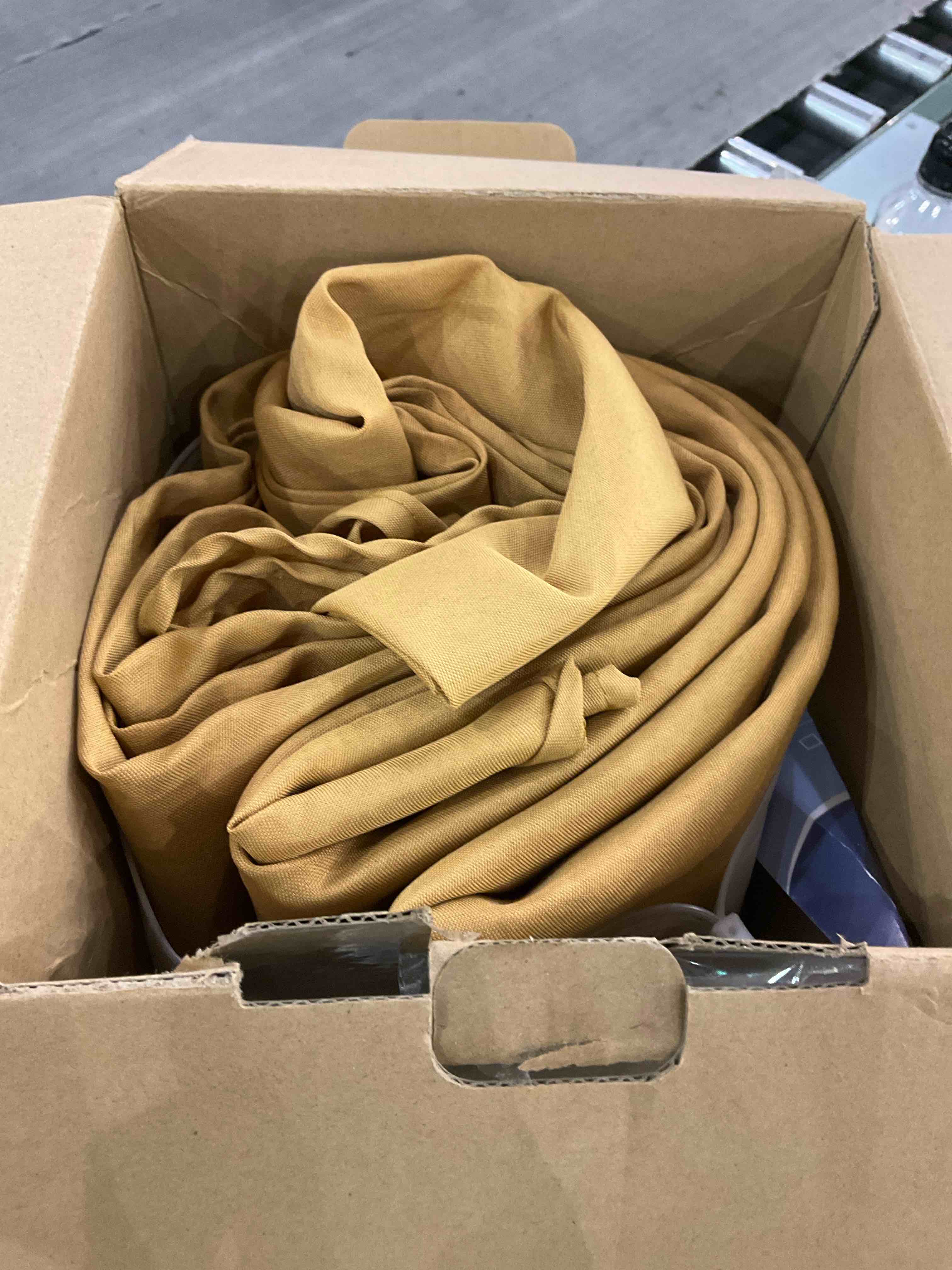 https://s3.amazonaws.com/lotting-images-prod/BargainHunt/EXS01291958_1712751187686.jpeg