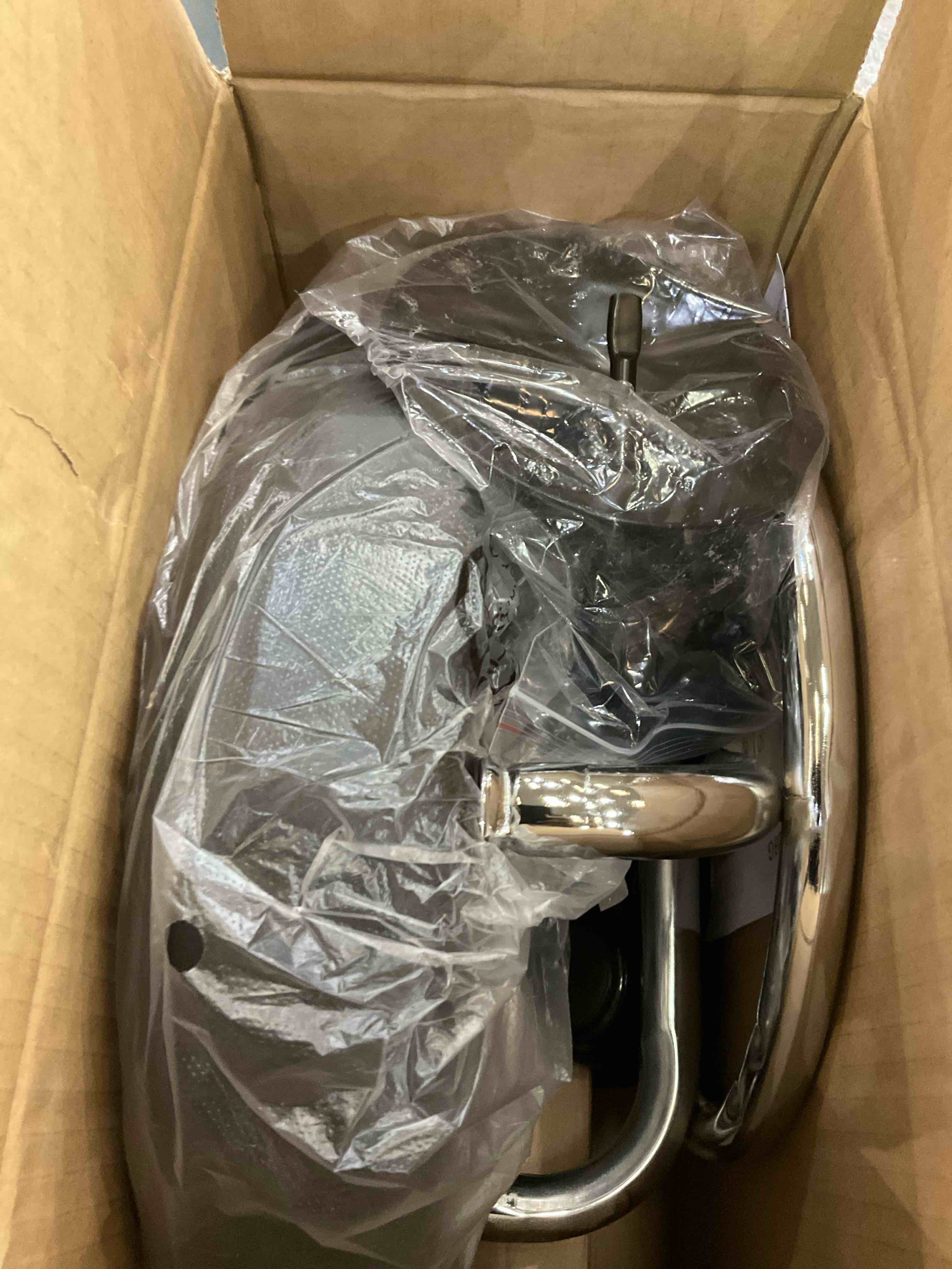 https://s3.amazonaws.com/lotting-images-prod/BargainHunt/EXS01292004_1713373141996.jpeg