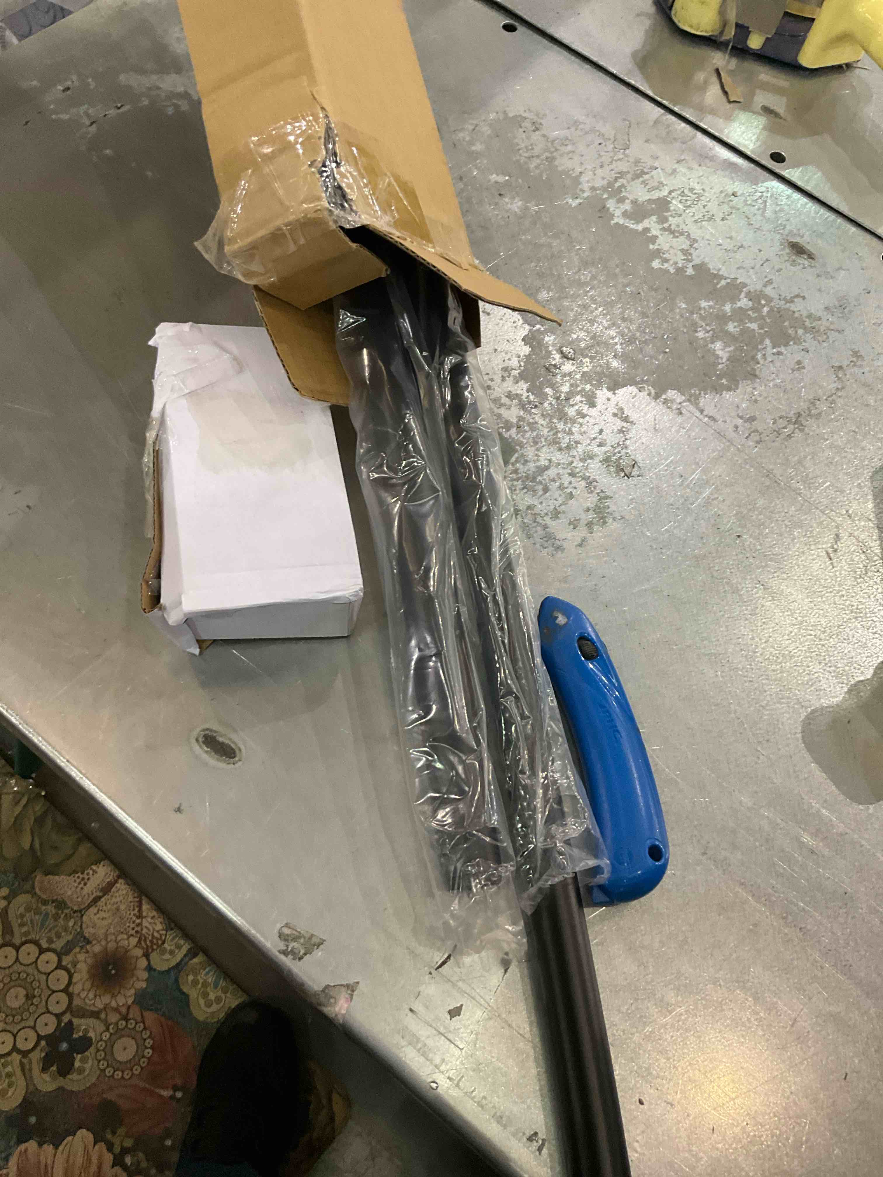 https://s3.amazonaws.com/lotting-images-prod/BargainHunt/EXS01292170_1713460408879.jpeg