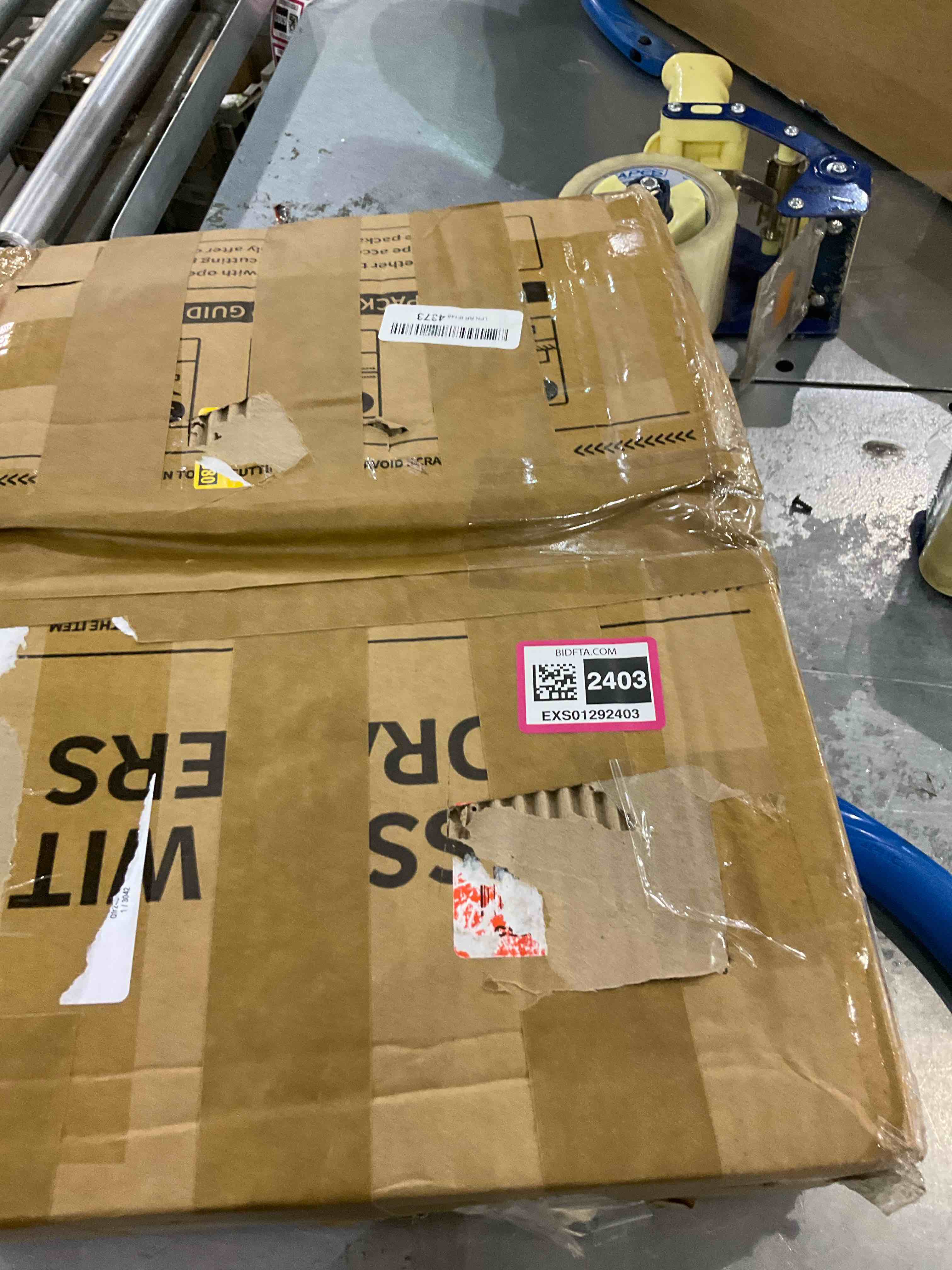 https://s3.amazonaws.com/lotting-images-prod/BargainHunt/EXS01292403_1713784524350.jpeg