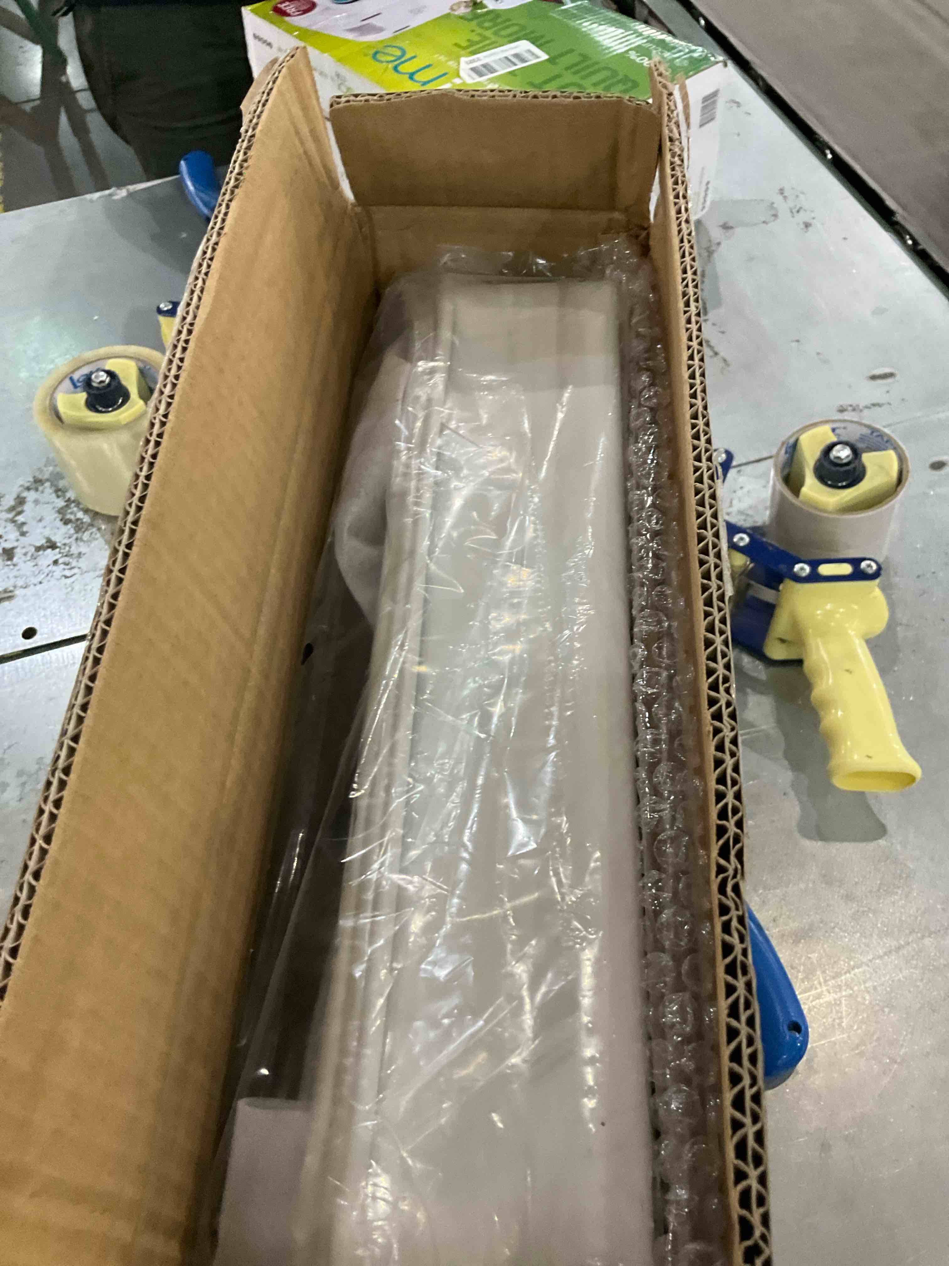 https://s3.amazonaws.com/lotting-images-prod/BargainHunt/EXS01292412_1713785404154.jpeg
