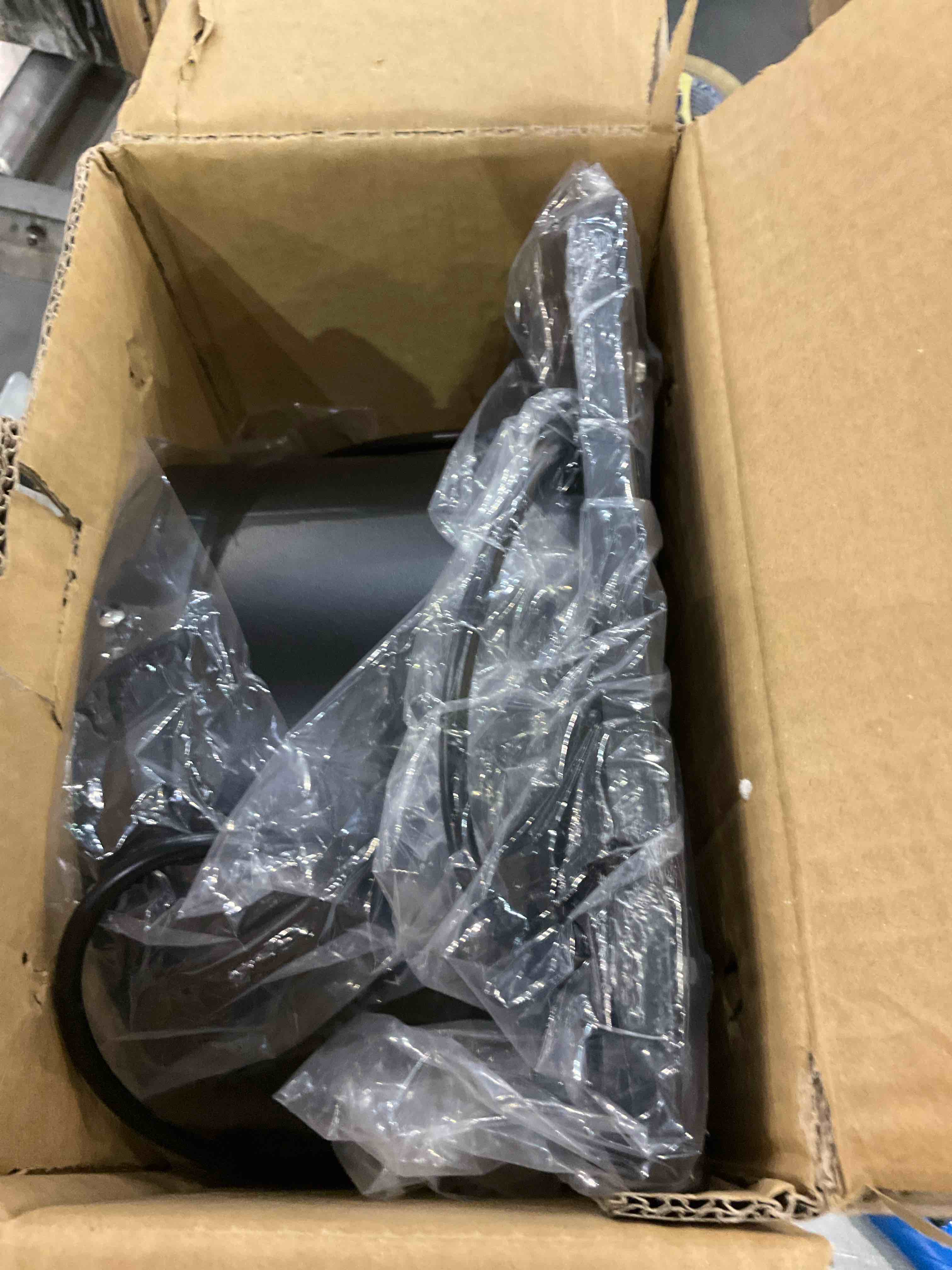https://s3.amazonaws.com/lotting-images-prod/BargainHunt/EXS01292415_1713785659400.jpeg
