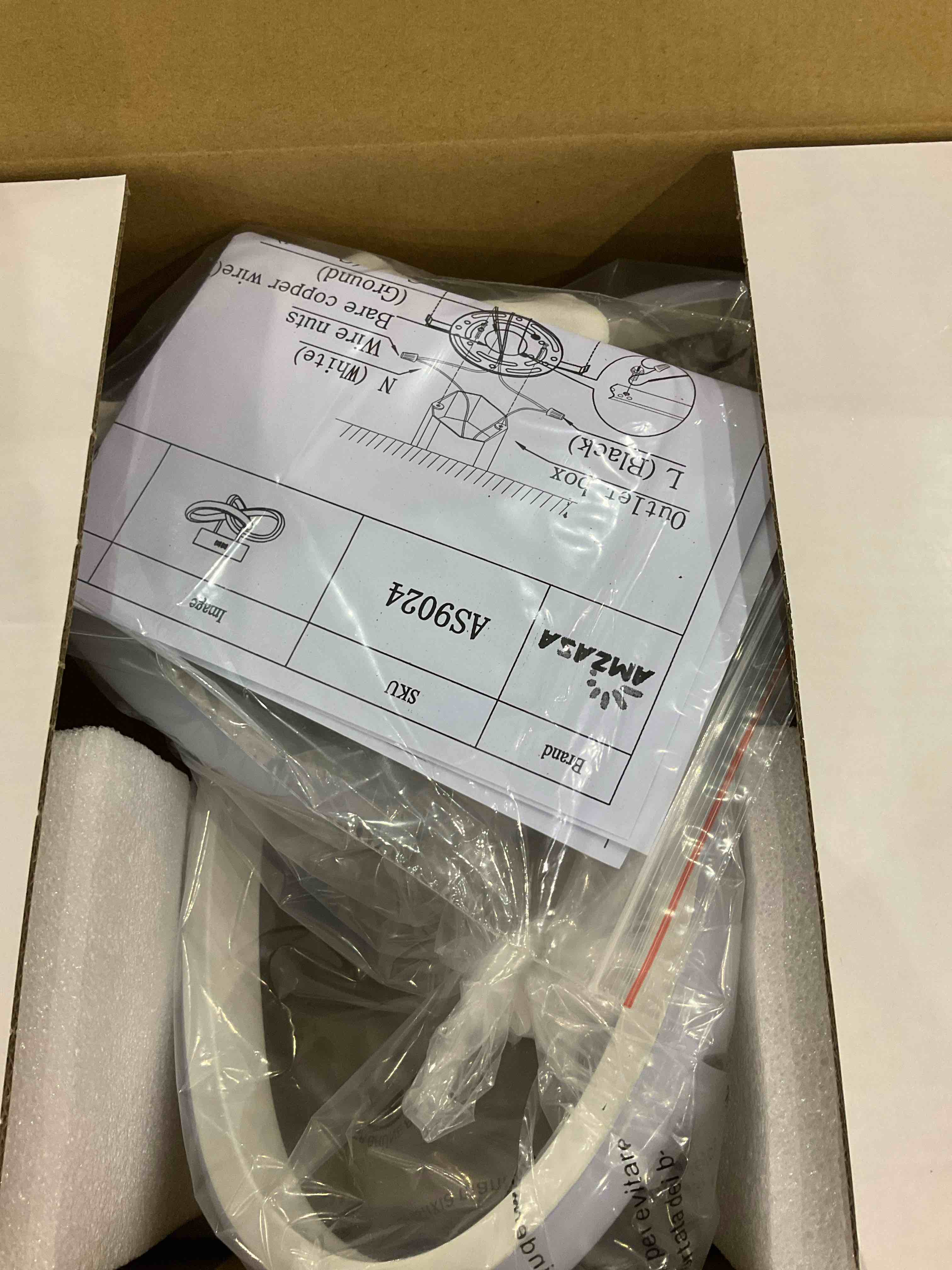 https://s3.amazonaws.com/lotting-images-prod/BargainHunt/EXS01292798_1712664431529.jpeg