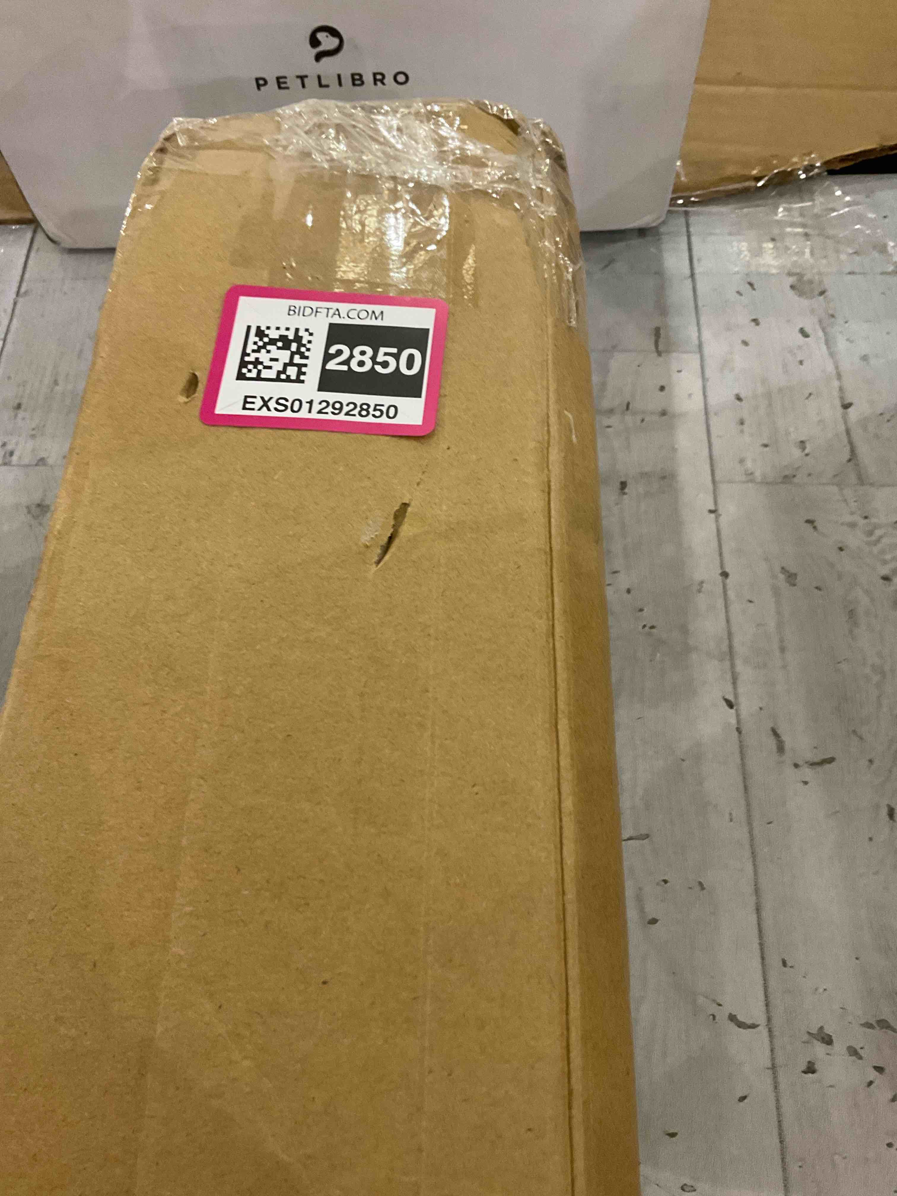 https://s3.amazonaws.com/lotting-images-prod/BargainHunt/EXS01292850_1712682787818.jpeg