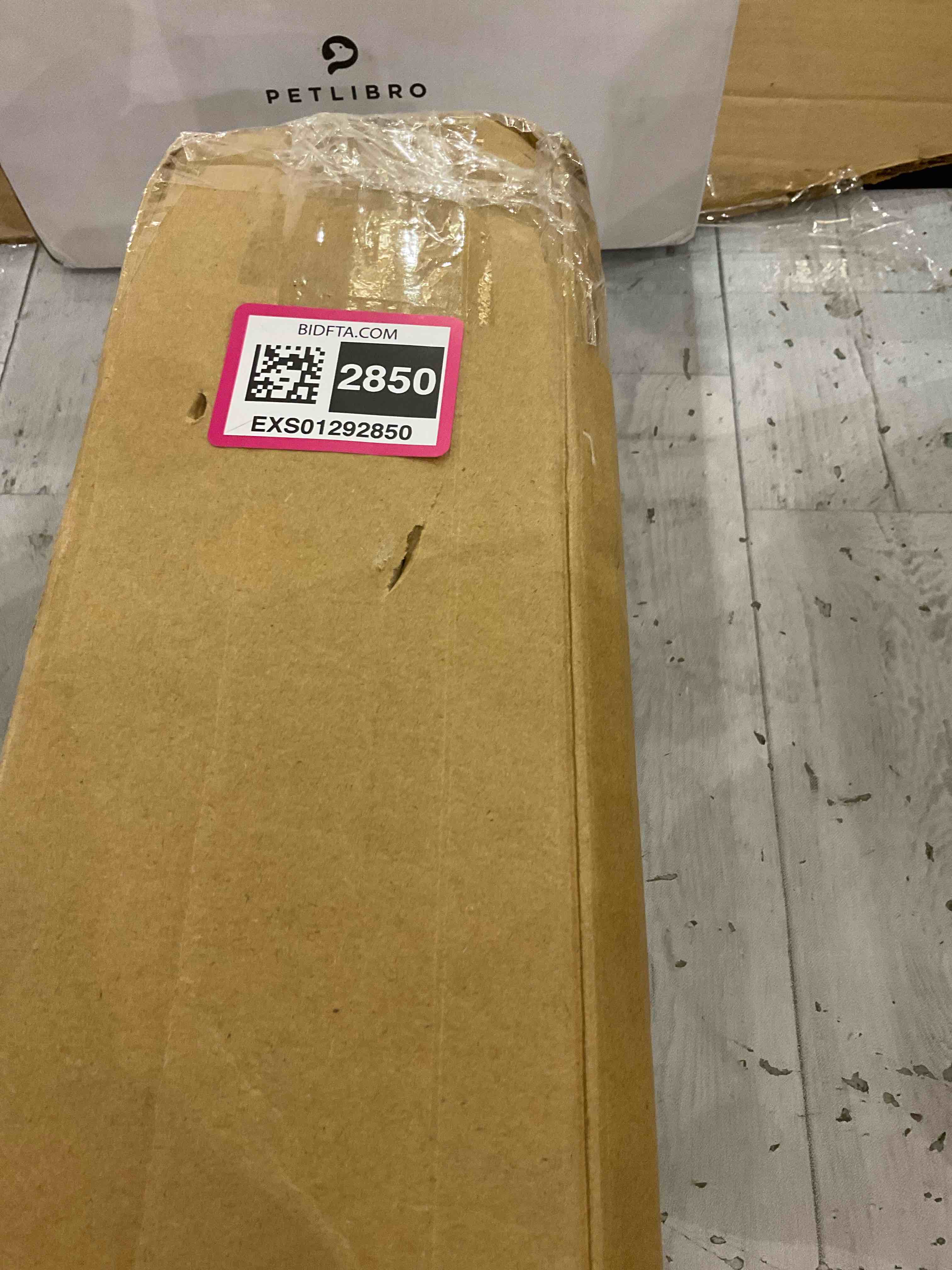 https://s3.amazonaws.com/lotting-images-prod/BargainHunt/EXS01292850_1712682790613.jpeg