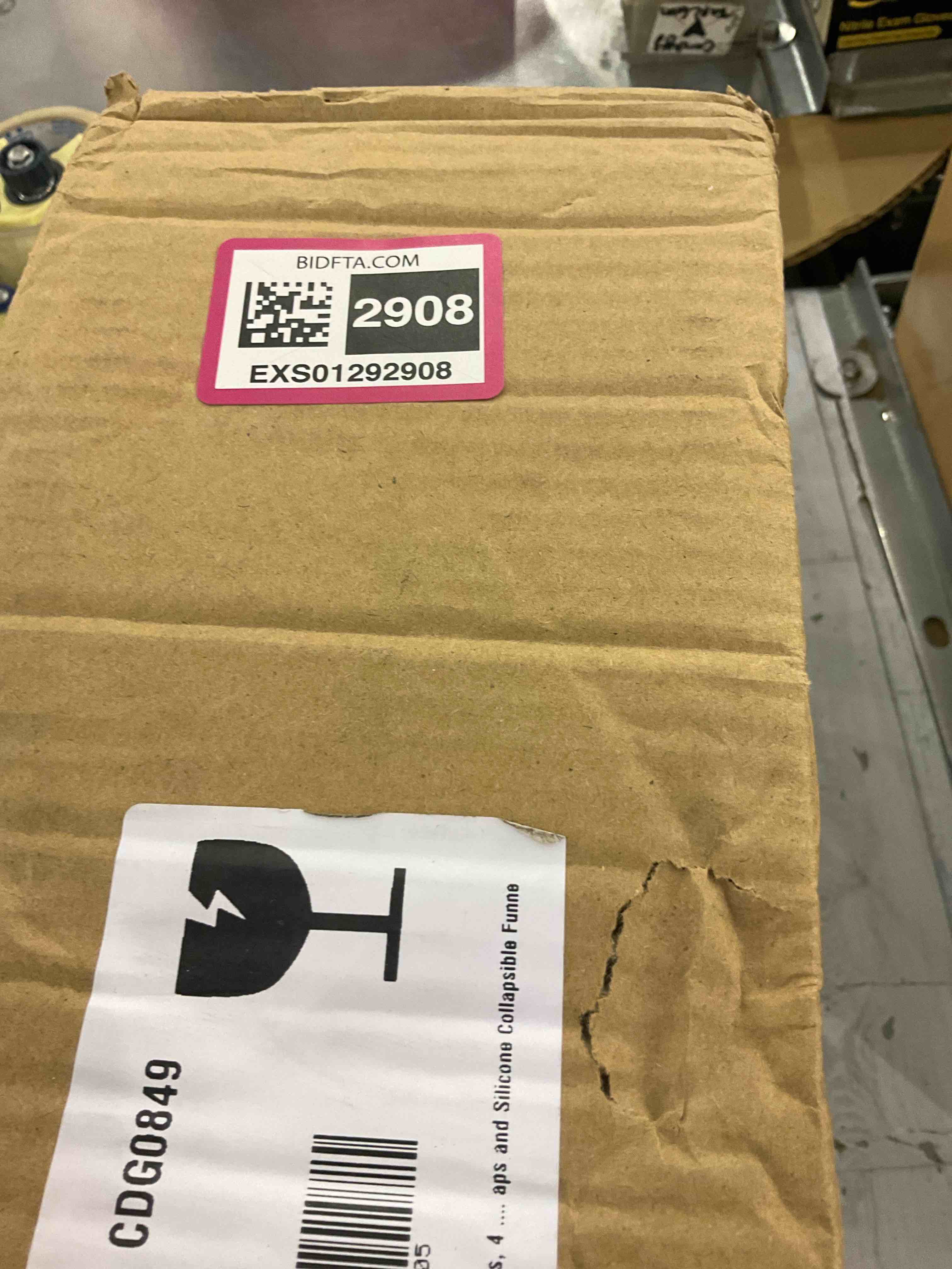 https://s3.amazonaws.com/lotting-images-prod/BargainHunt/EXS01292908_1712748143149.jpeg