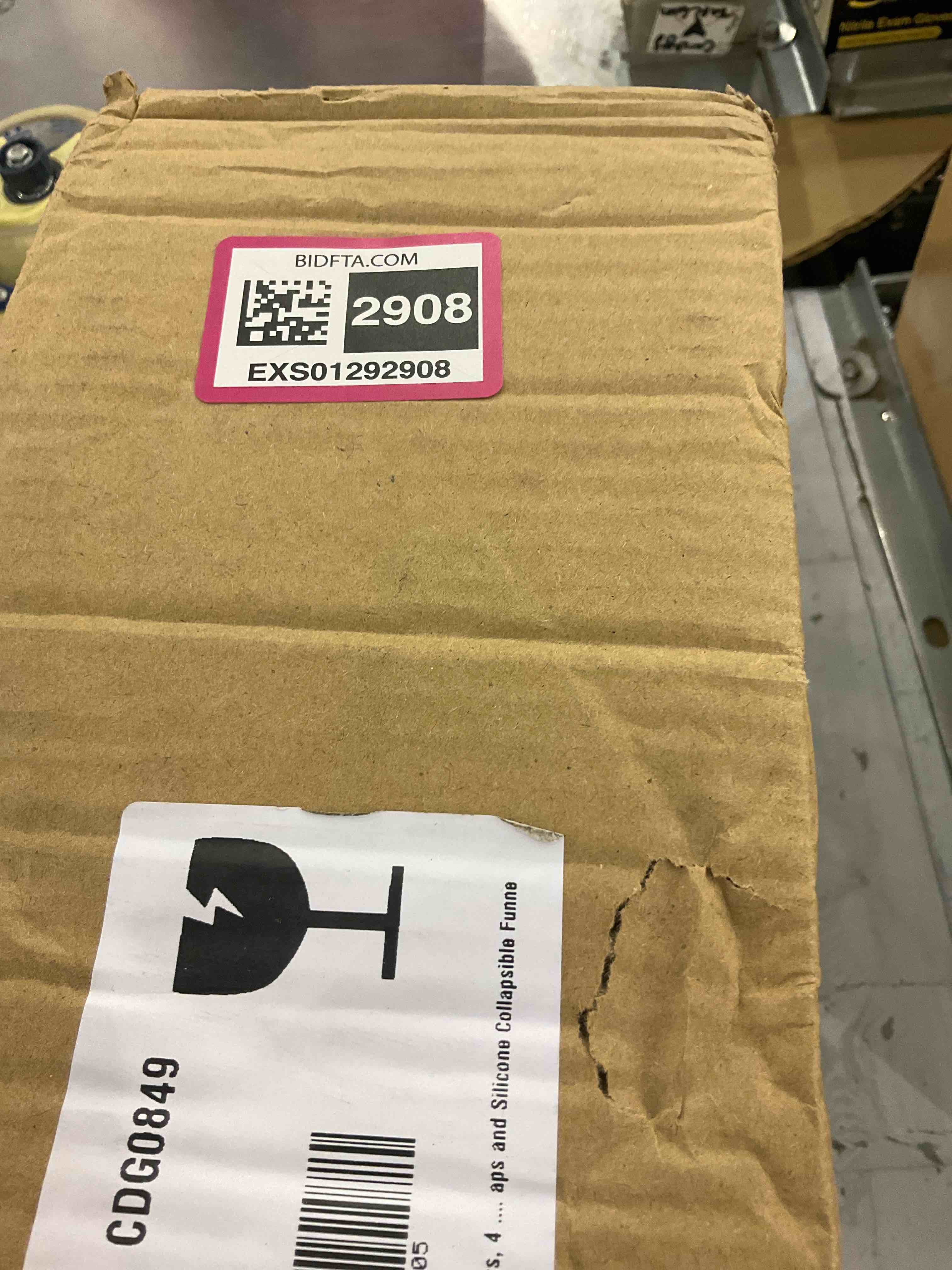 https://s3.amazonaws.com/lotting-images-prod/BargainHunt/EXS01292908_1712748144300.jpeg