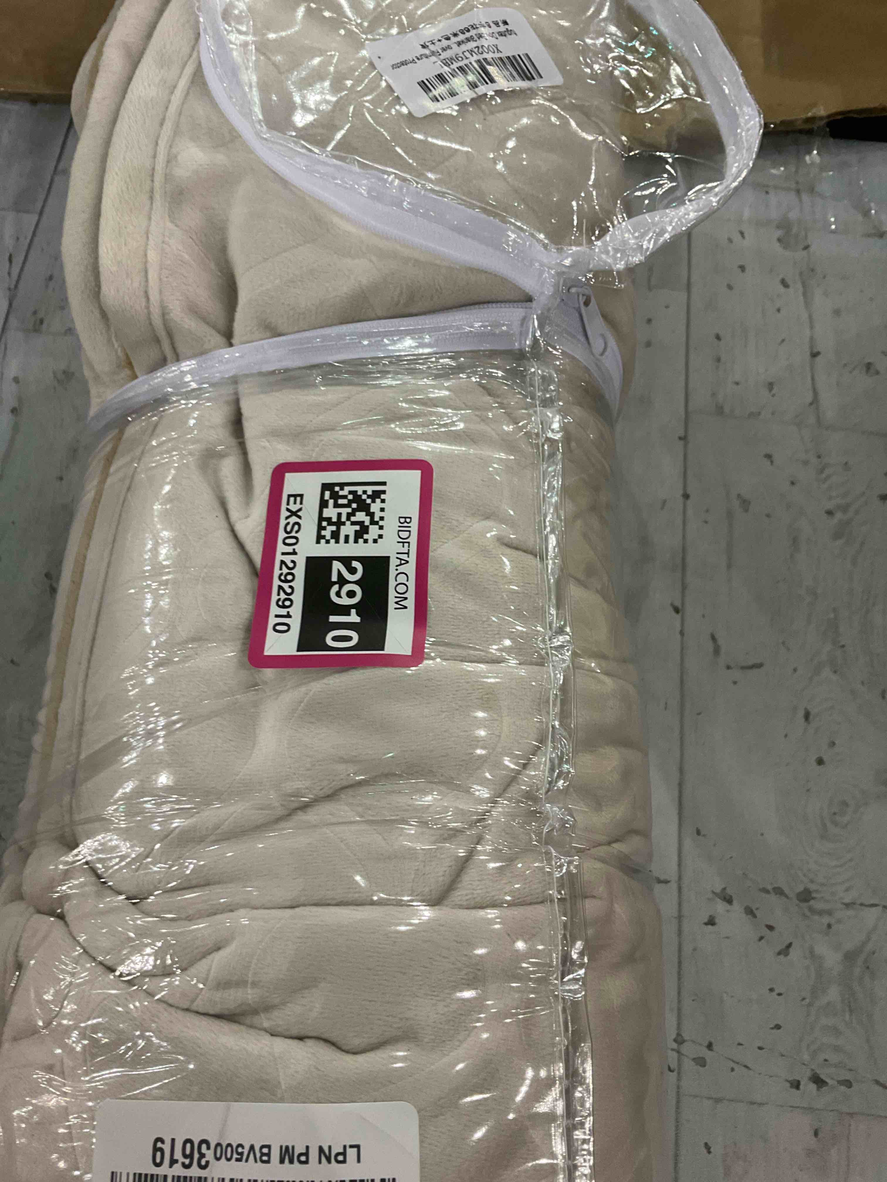 https://s3.amazonaws.com/lotting-images-prod/BargainHunt/EXS01292910_1712748270244.jpeg