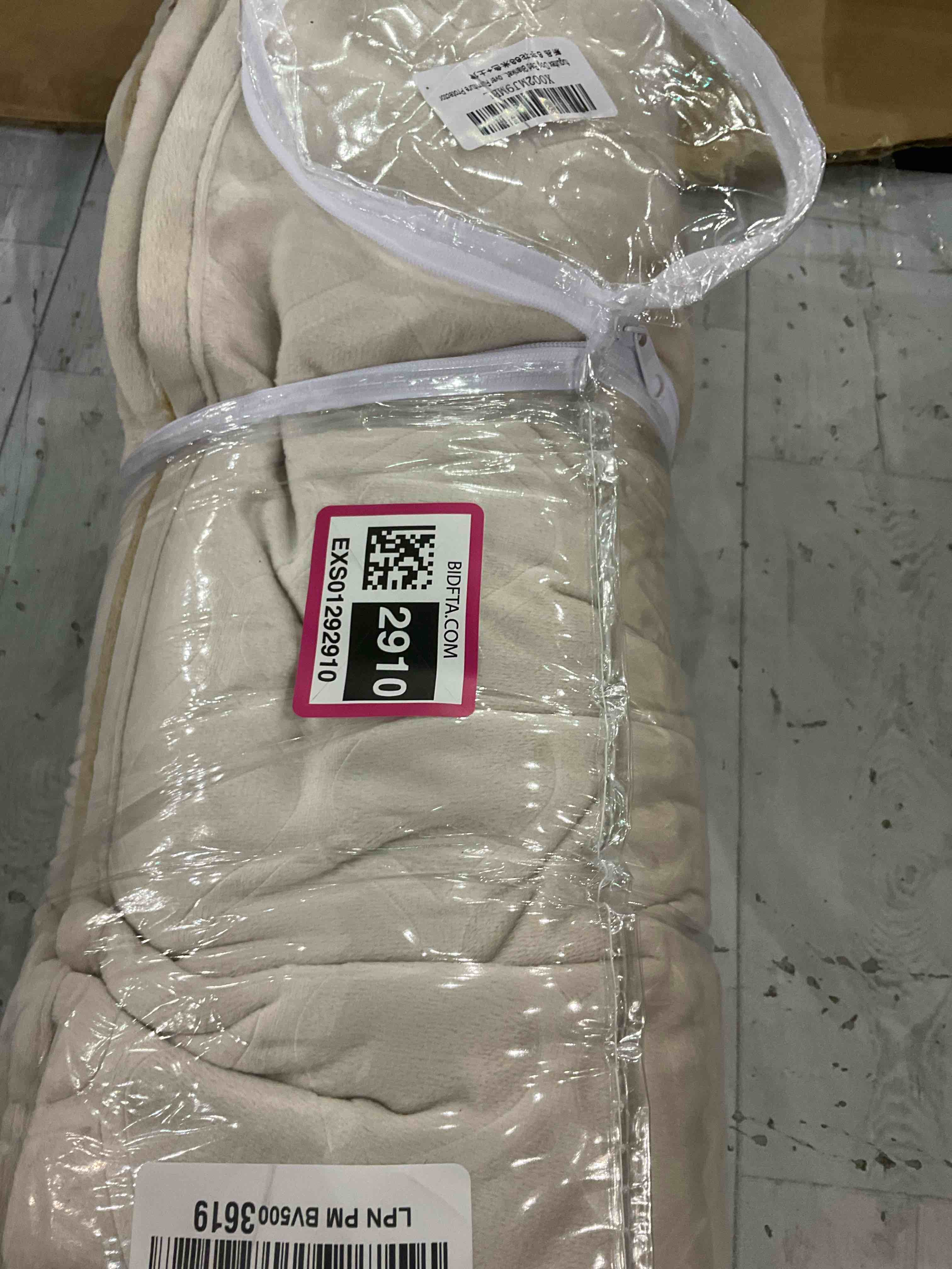 https://s3.amazonaws.com/lotting-images-prod/BargainHunt/EXS01292910_1712748271176.jpeg