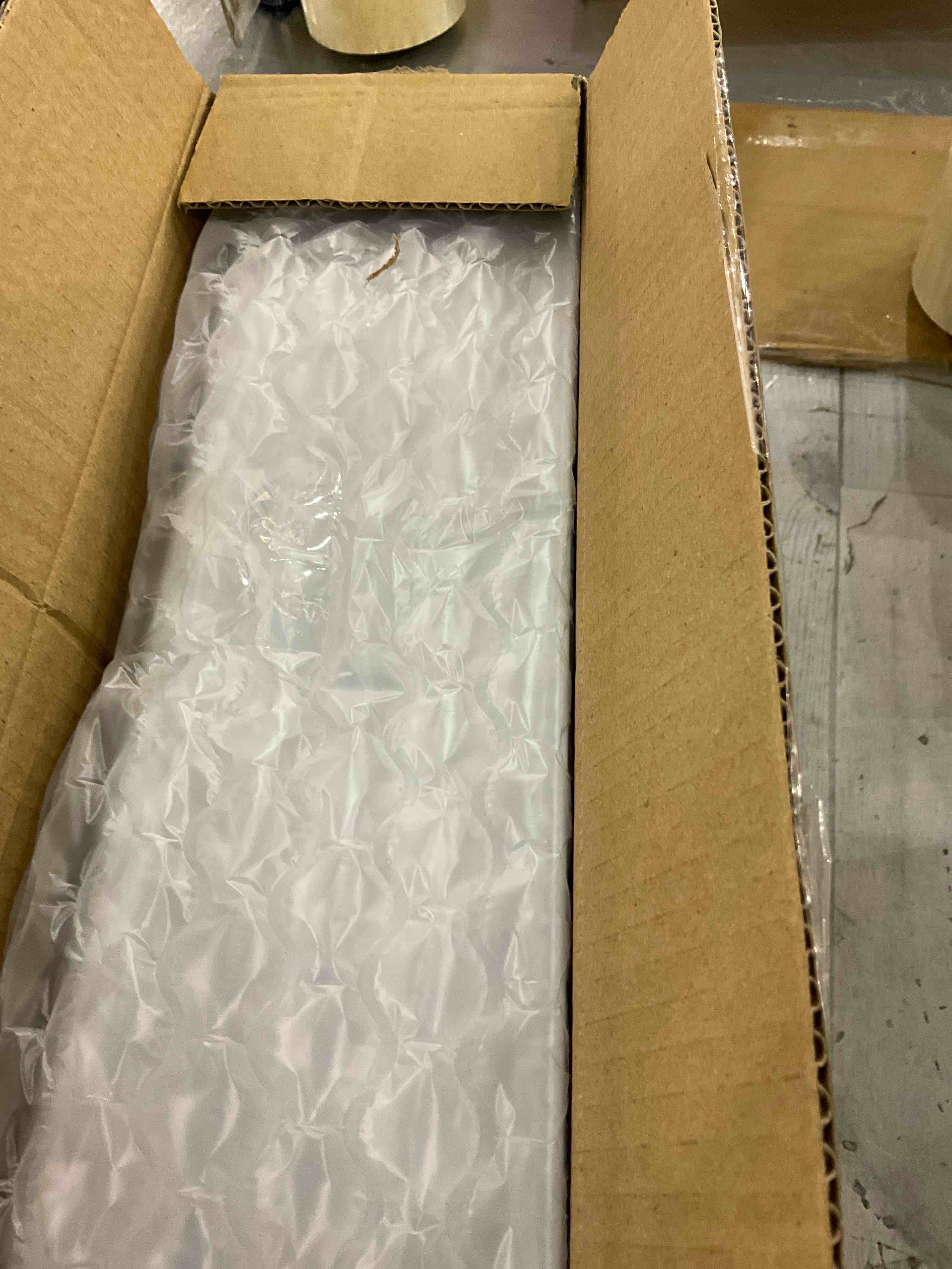 https://s3.amazonaws.com/lotting-images-prod/BargainHunt/EXS01292981_1712757426737.jpeg