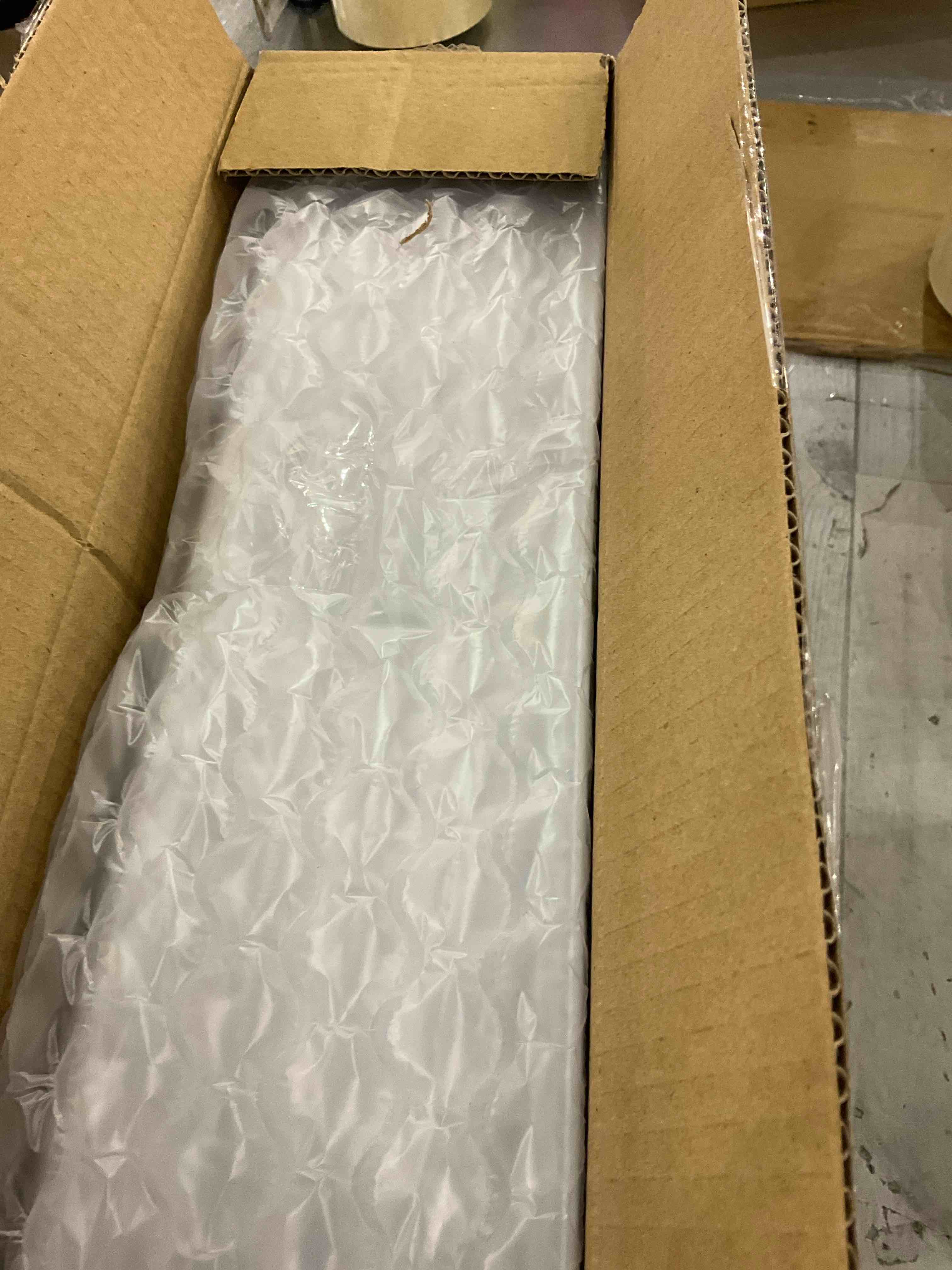 https://s3.amazonaws.com/lotting-images-prod/BargainHunt/EXS01292981_1712757429048.jpeg