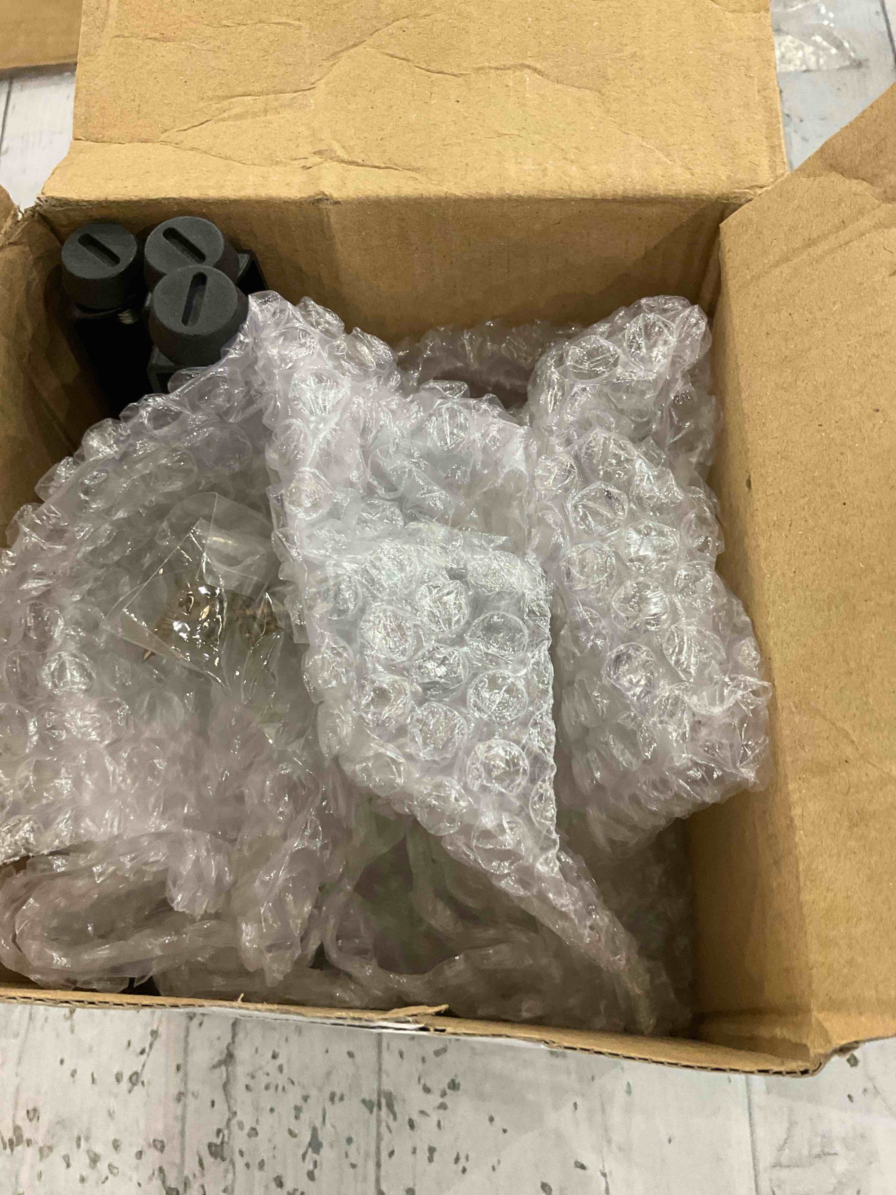 https://s3.amazonaws.com/lotting-images-prod/BargainHunt/EXS01292997_1712759267880.jpeg