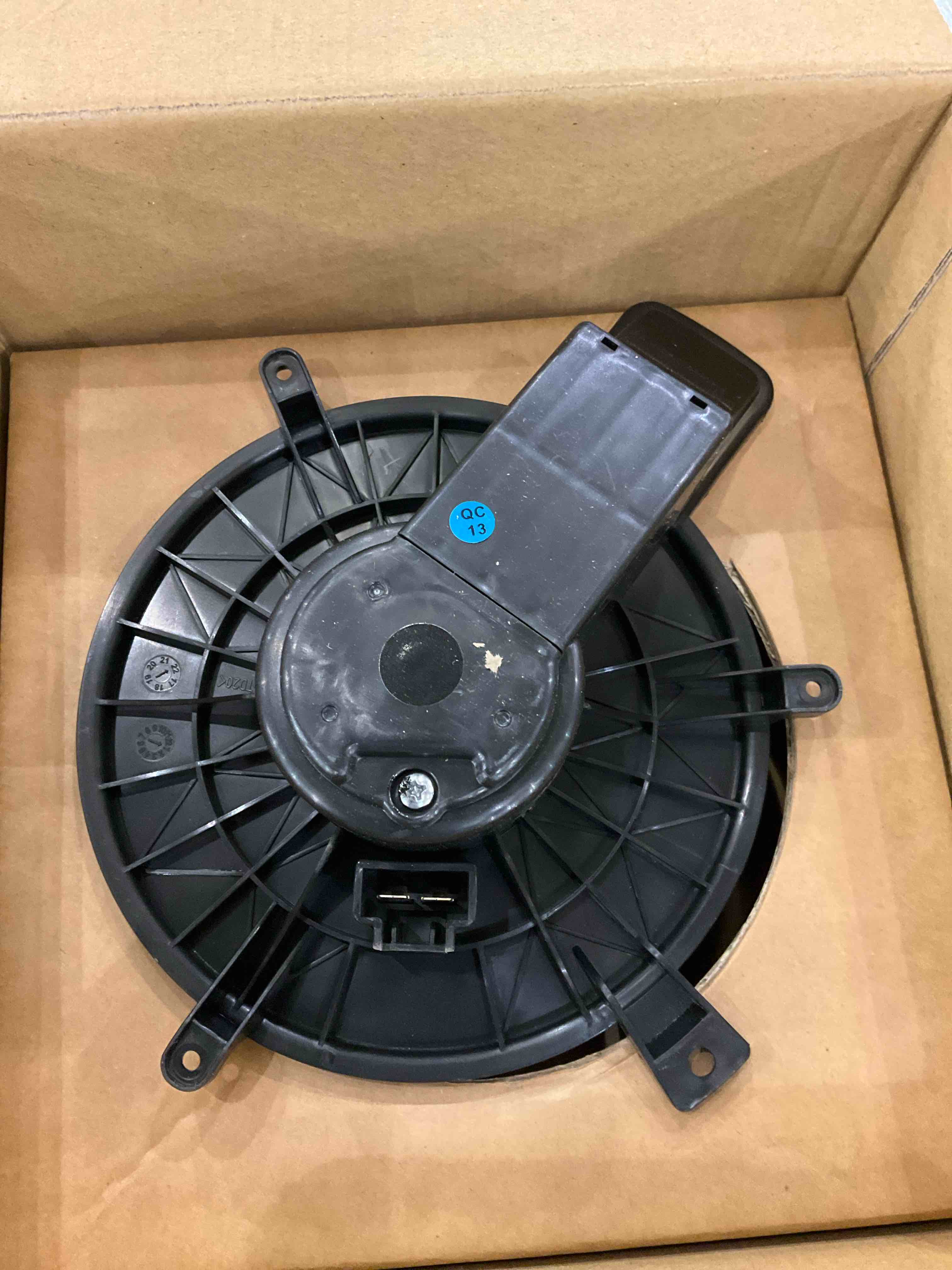 https://s3.amazonaws.com/lotting-images-prod/BargainHunt/EXS01294162_1712682650718.jpeg