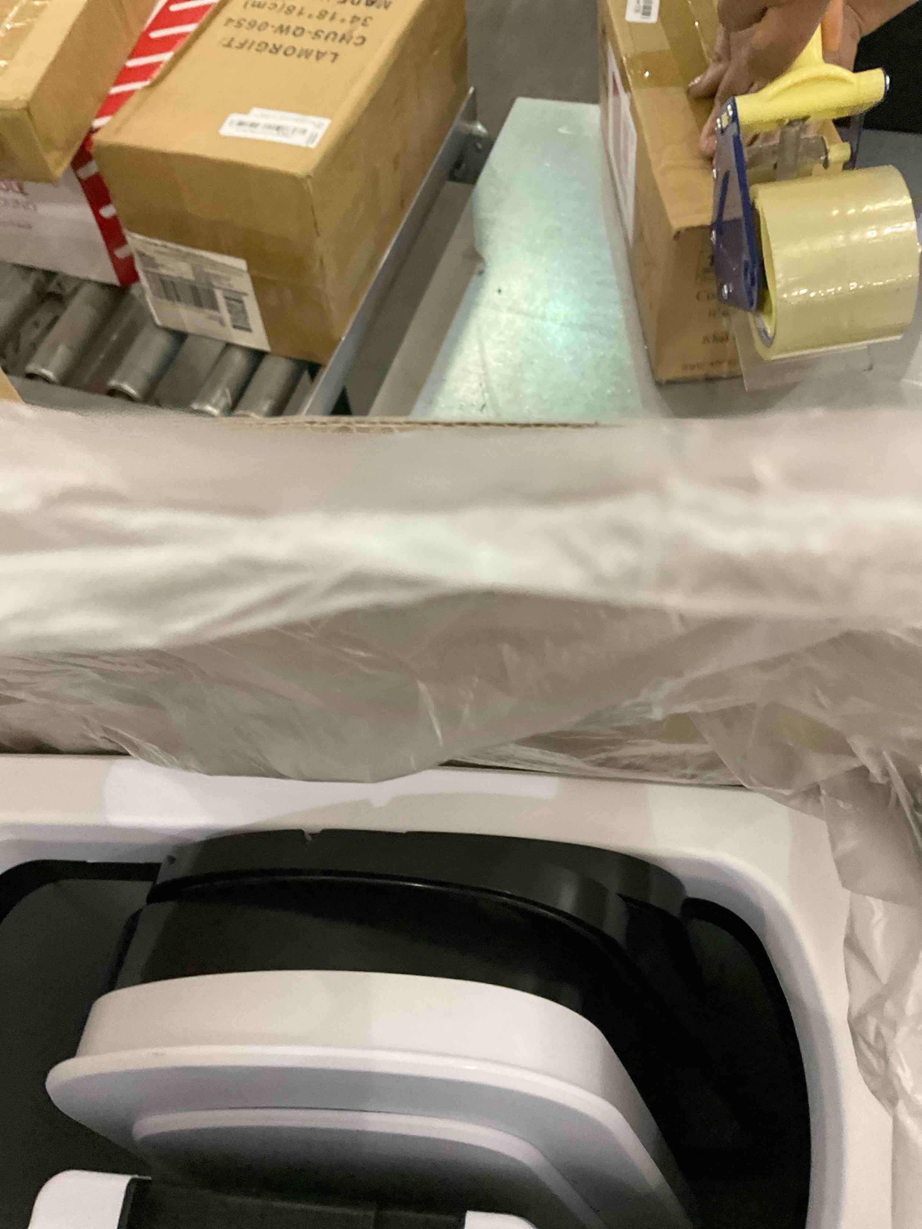https://s3.amazonaws.com/lotting-images-prod/BargainHunt/EXS01294187_1712685263005.jpeg