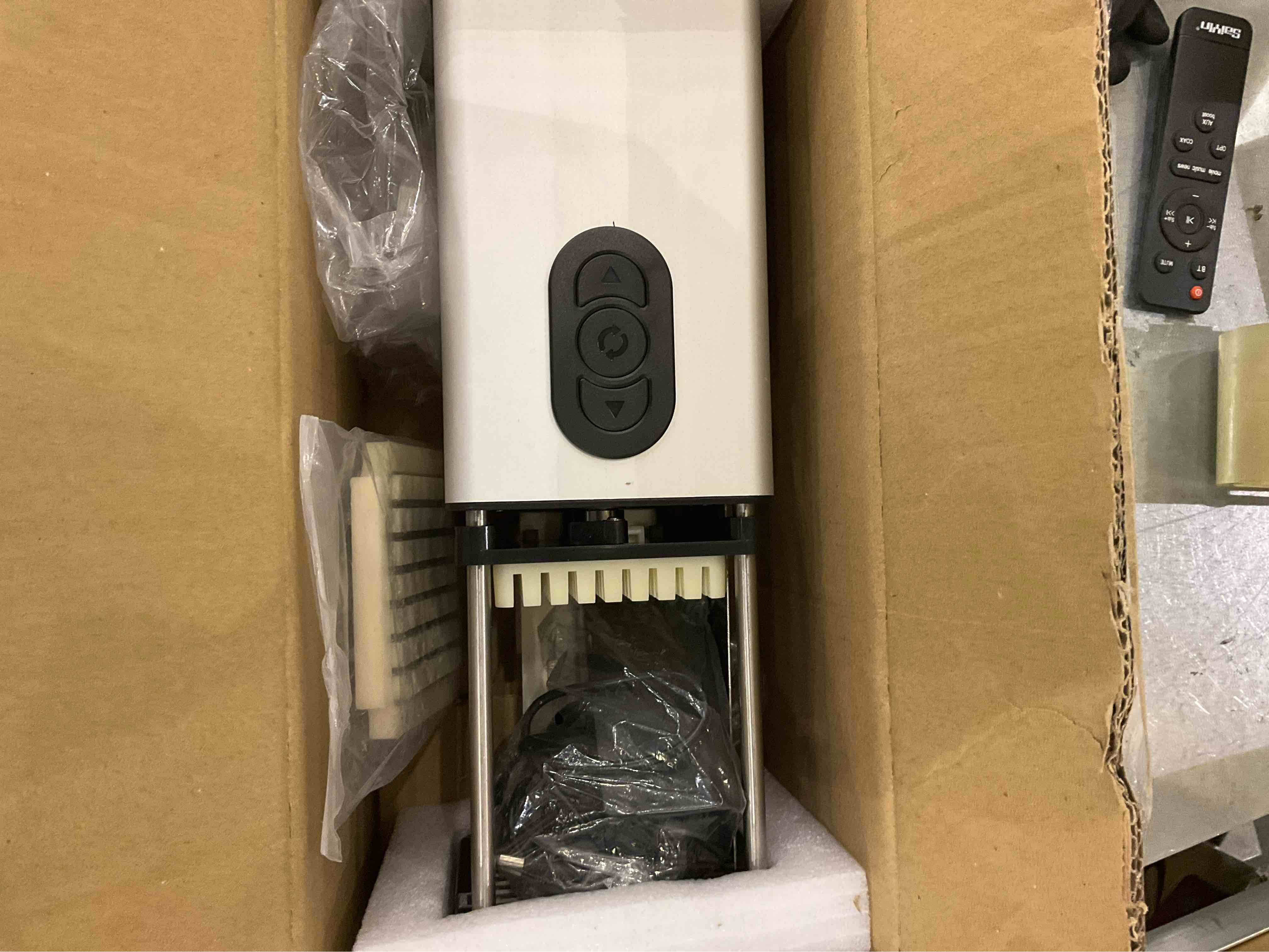 https://s3.amazonaws.com/lotting-images-prod/BargainHunt/EXS01294204_1712688443284.jpeg