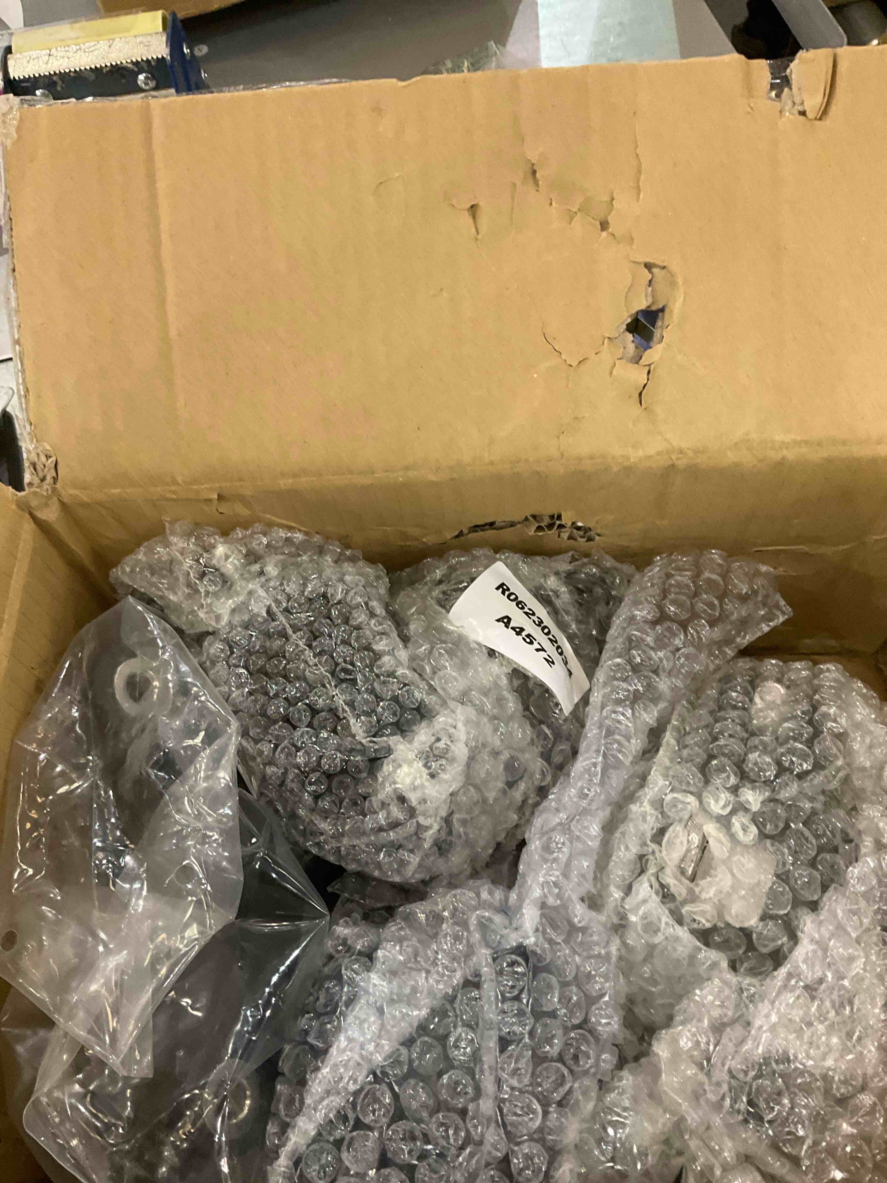 https://s3.amazonaws.com/lotting-images-prod/BargainHunt/EXS01294299_1712762152523.jpeg