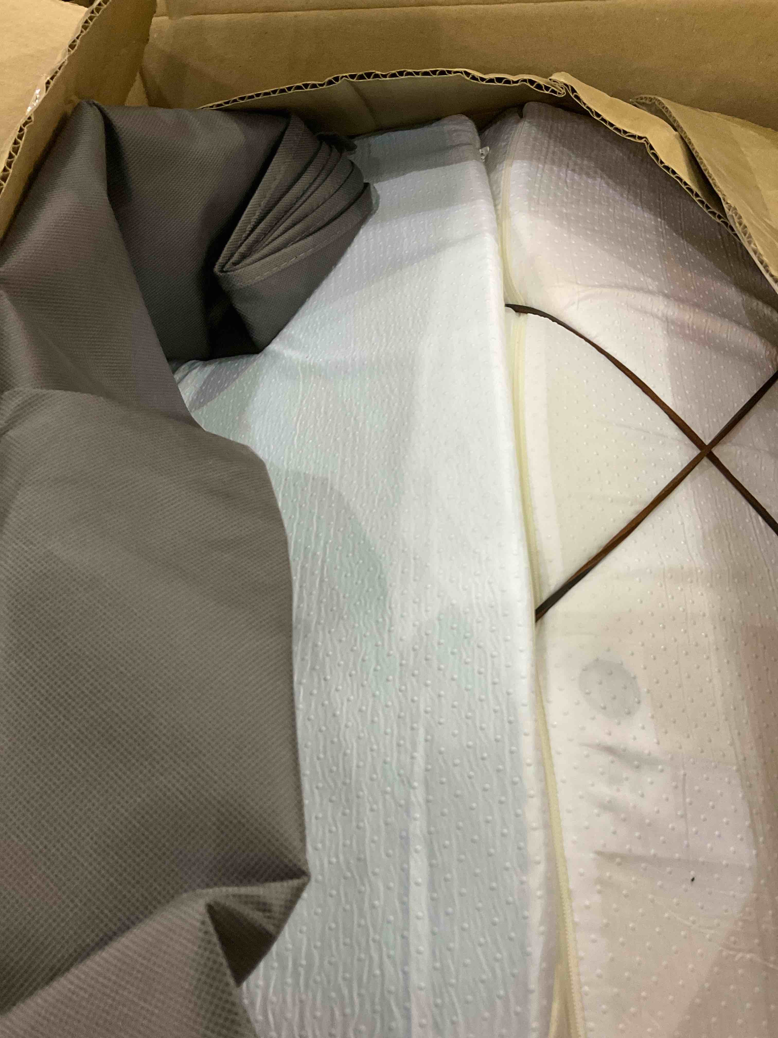 https://s3.amazonaws.com/lotting-images-prod/BargainHunt/EXS01294504_1713275205189.jpeg