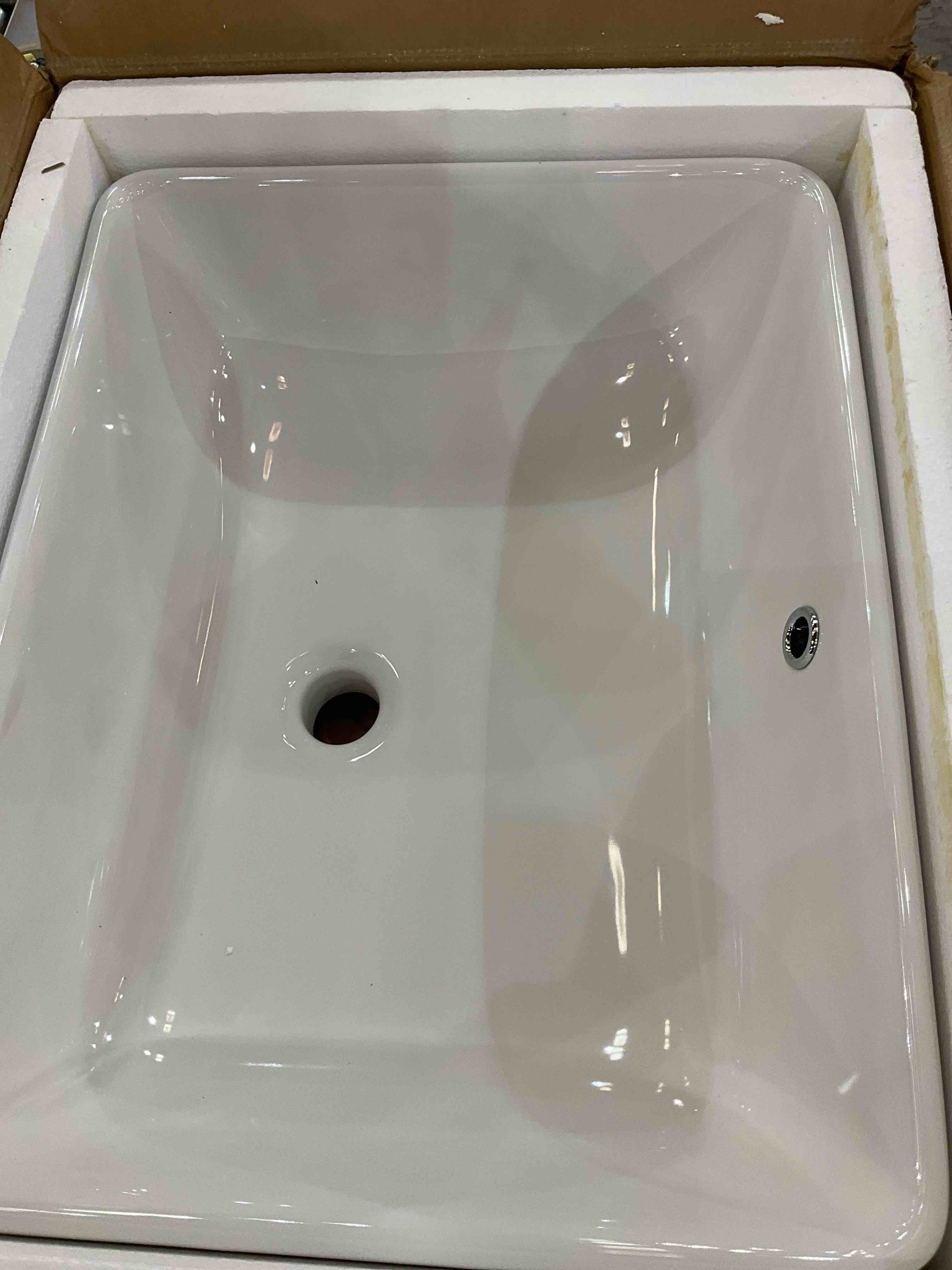 https://s3.amazonaws.com/lotting-images-prod/BargainHunt/EXS01294529_1713280588847.jpeg